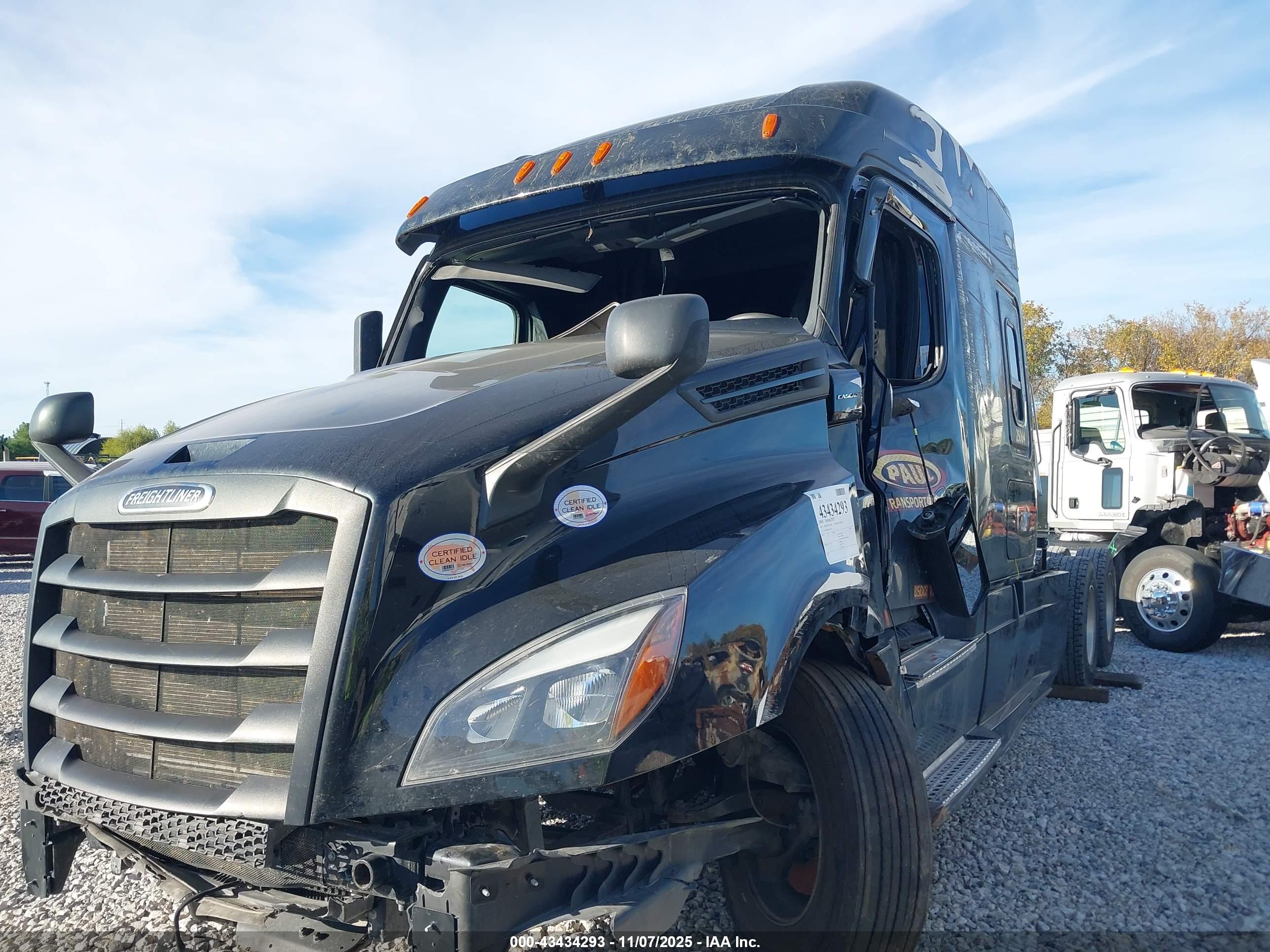FREIGHTLINER NEW image 2