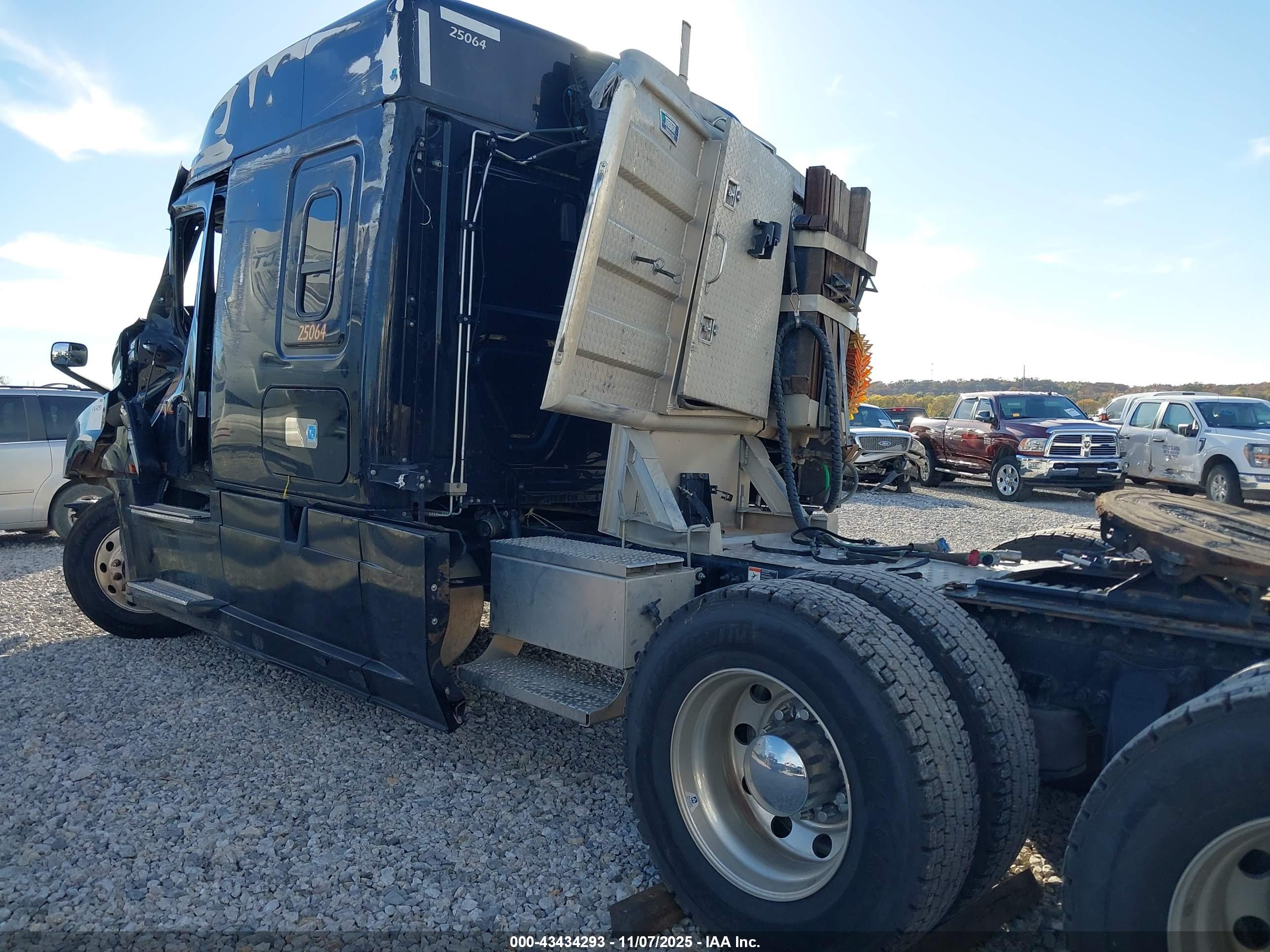 FREIGHTLINER NEW image 3
