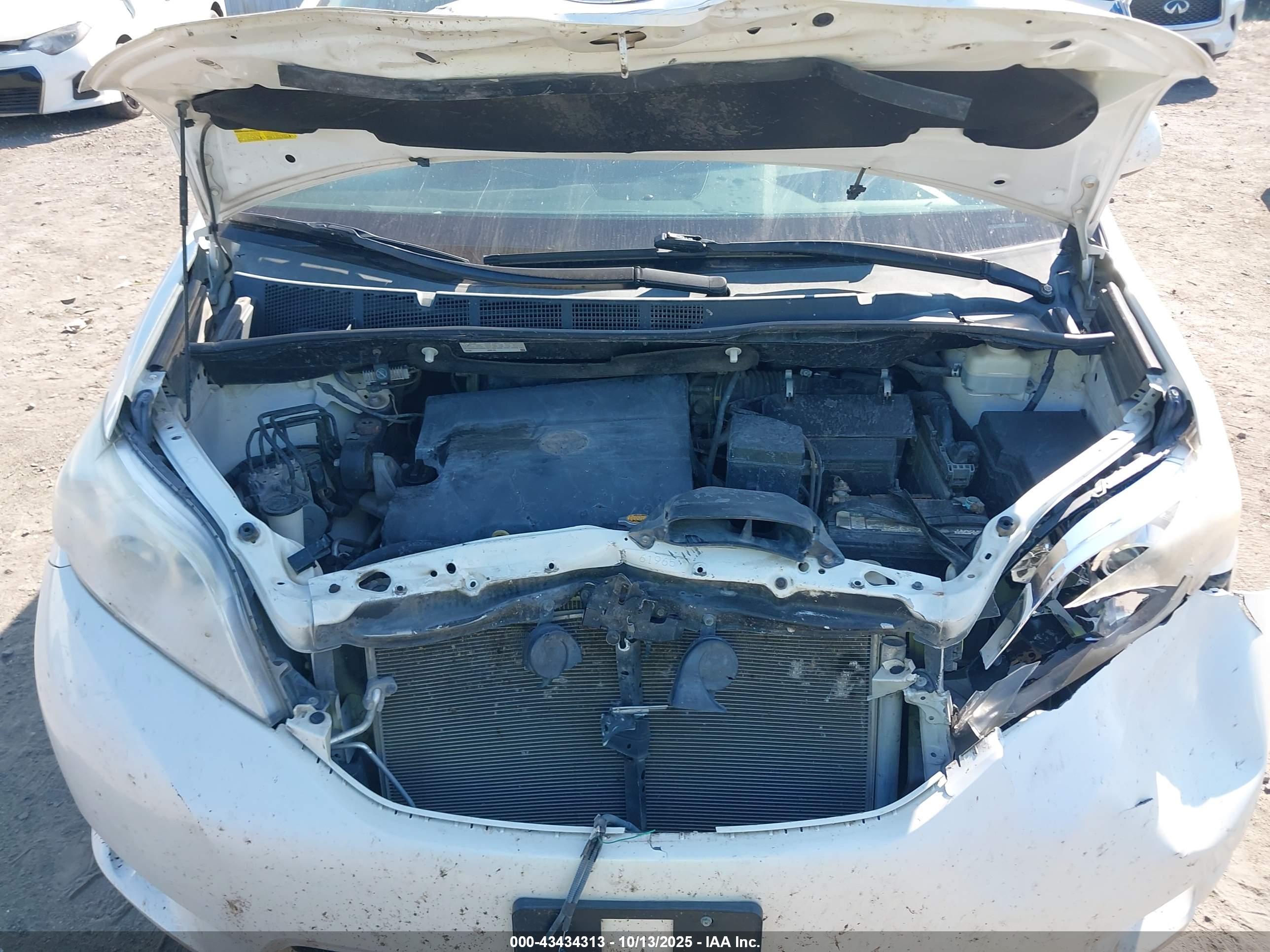 TOYOTA SIENNA image 10