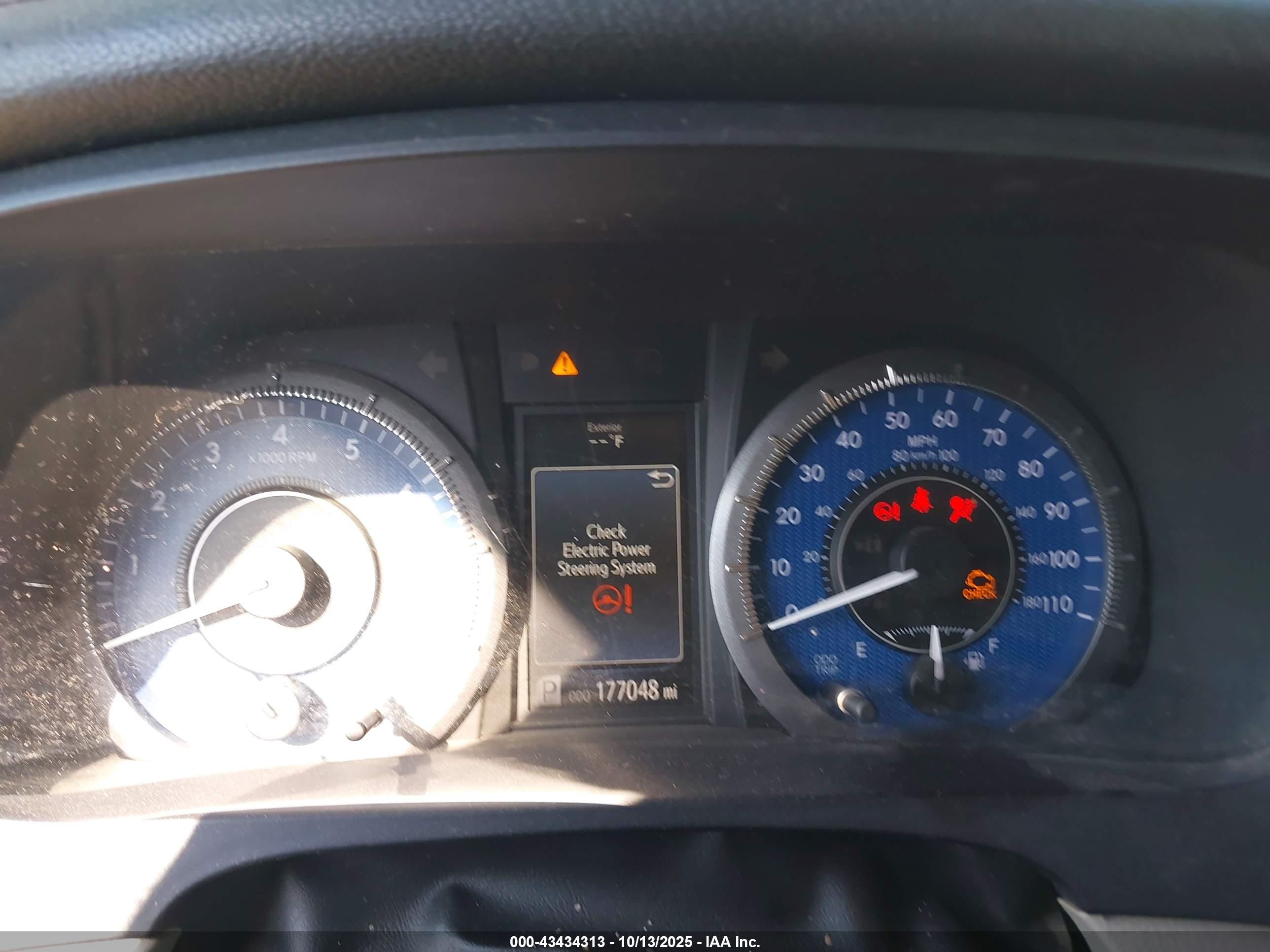 TOYOTA SIENNA image 7