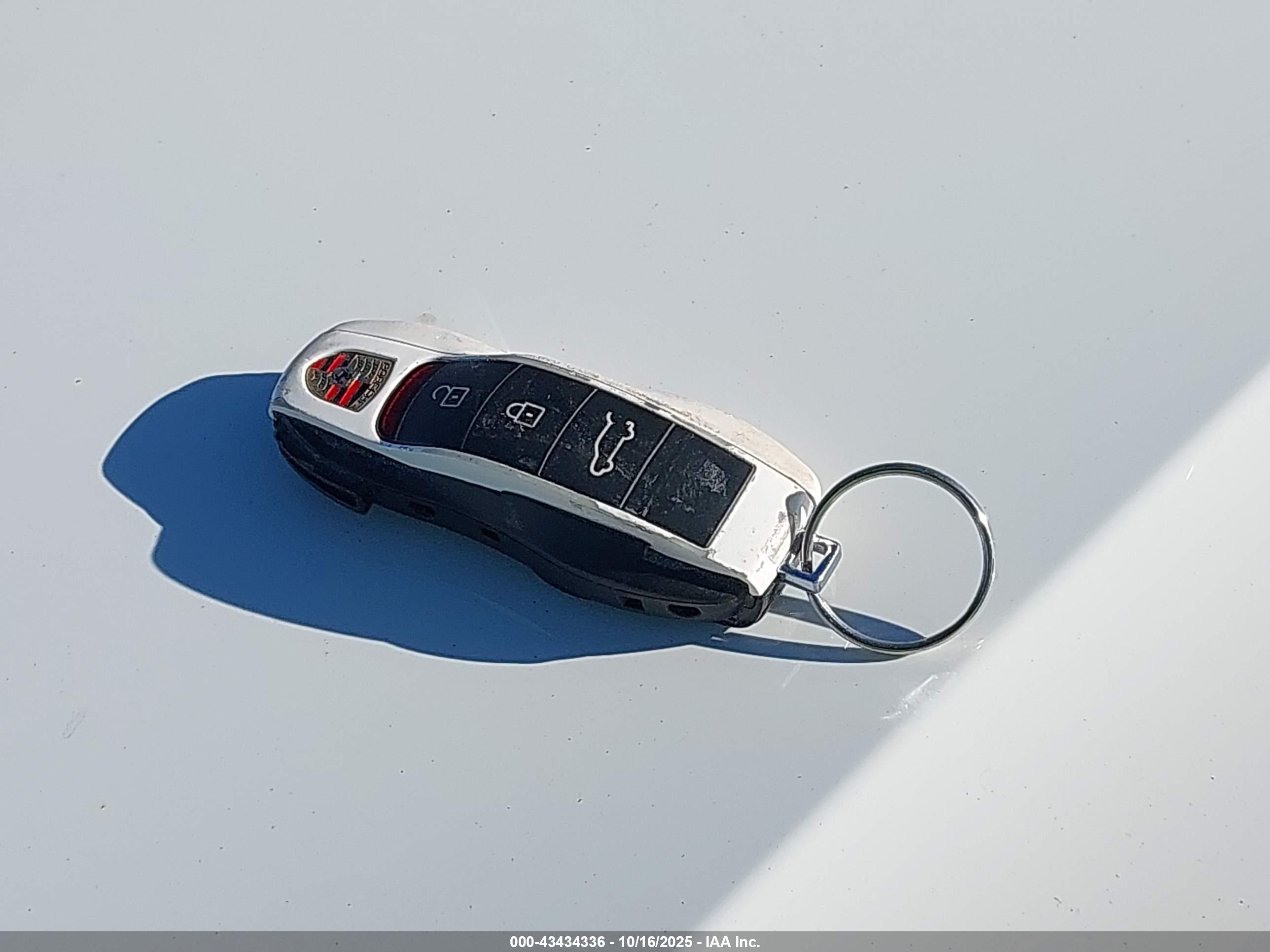 PORSCHE MACAN image 11
