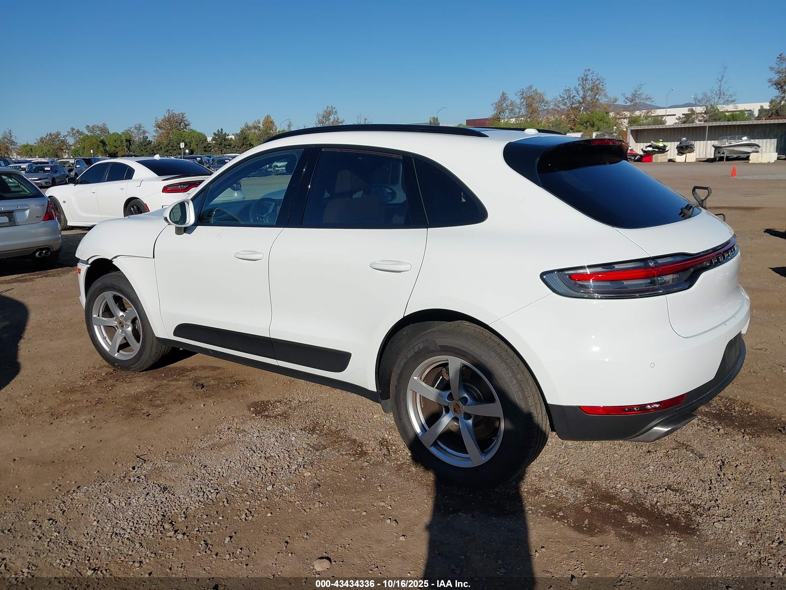PORSCHE MACAN image 3