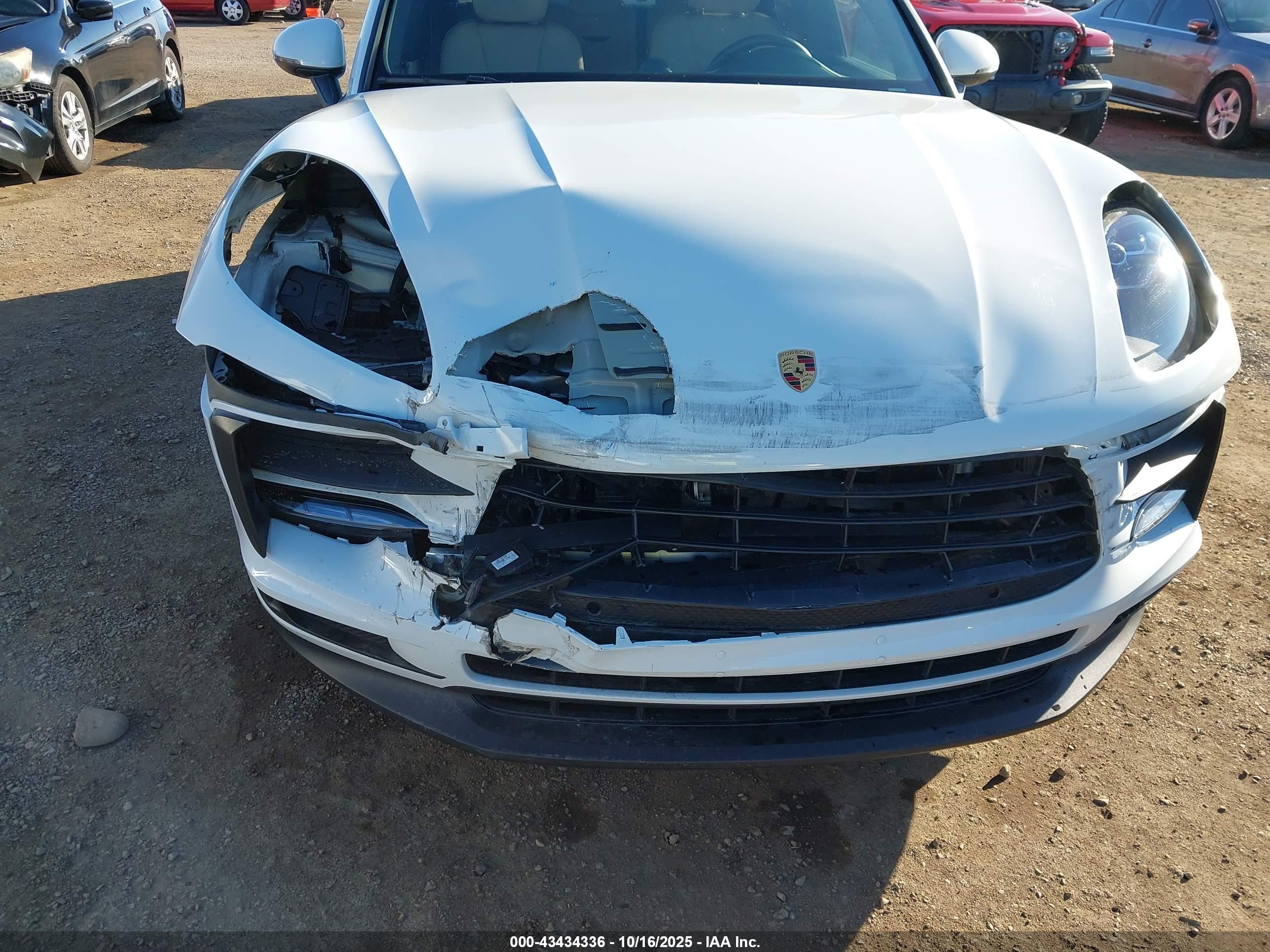 PORSCHE MACAN image 6
