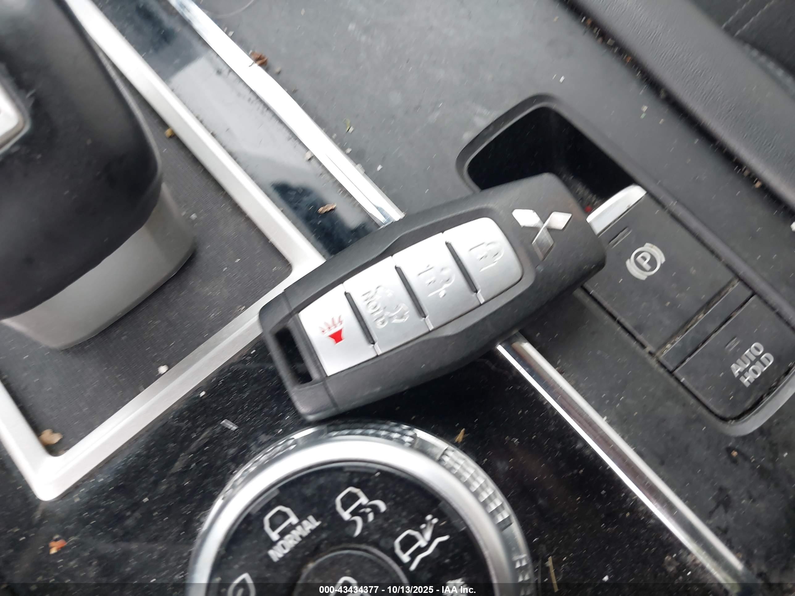 MITSUBISHI OUTLANDER image 11