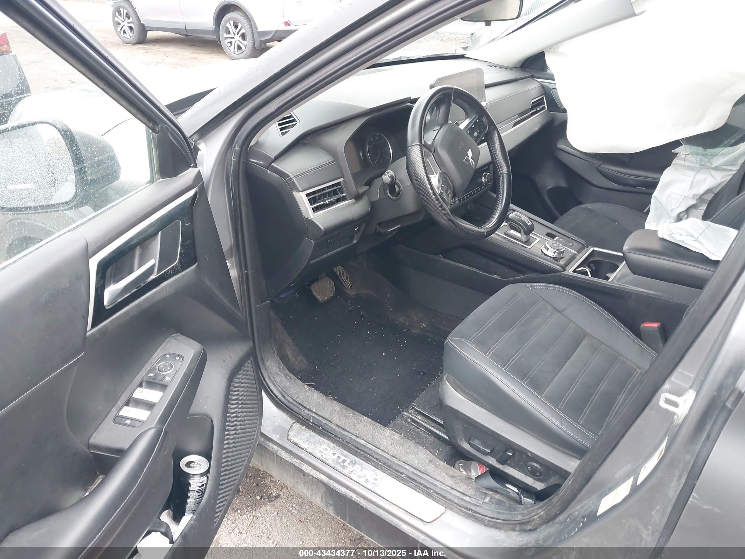 MITSUBISHI OUTLANDER image 5