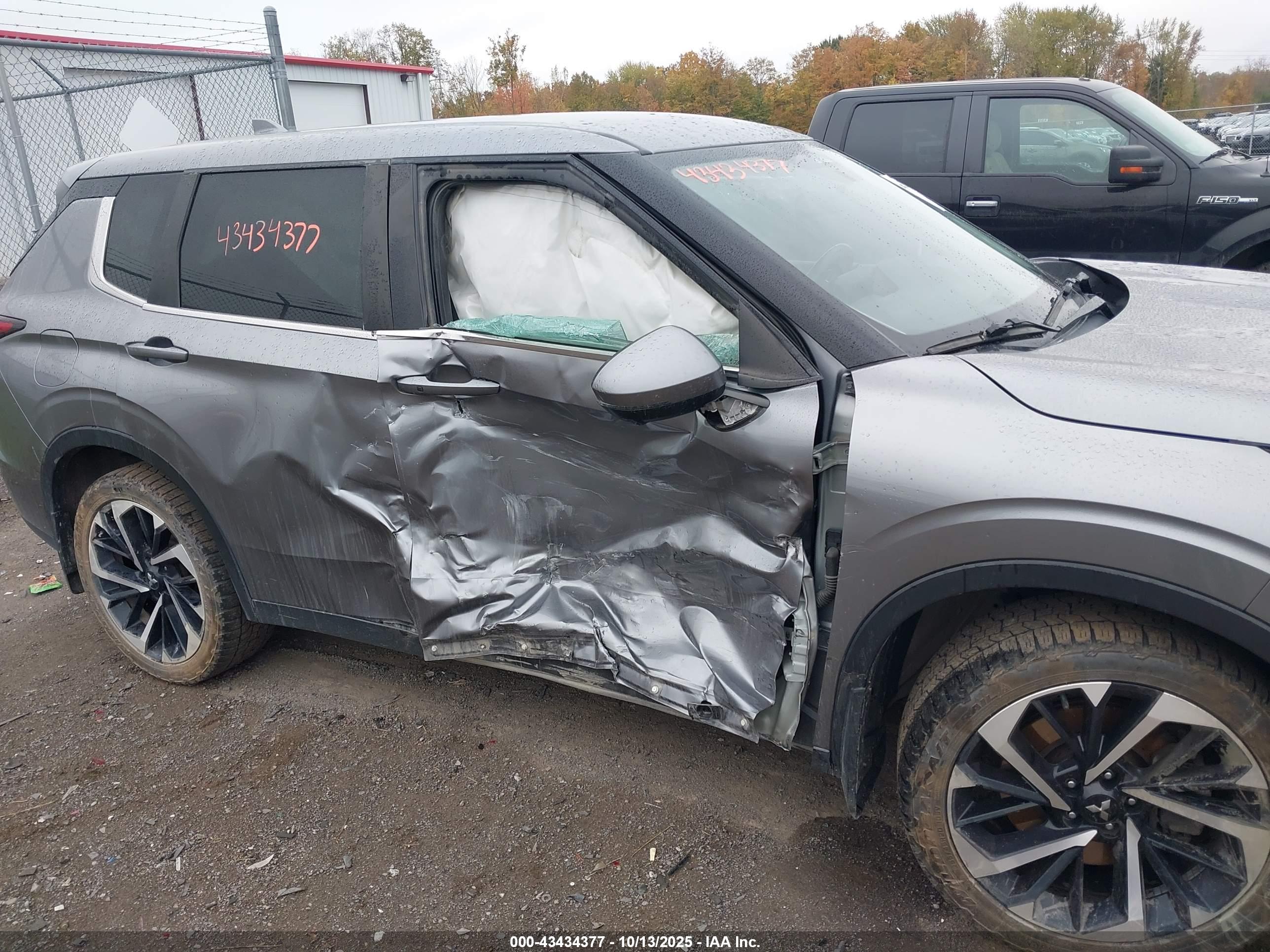 MITSUBISHI OUTLANDER image 6