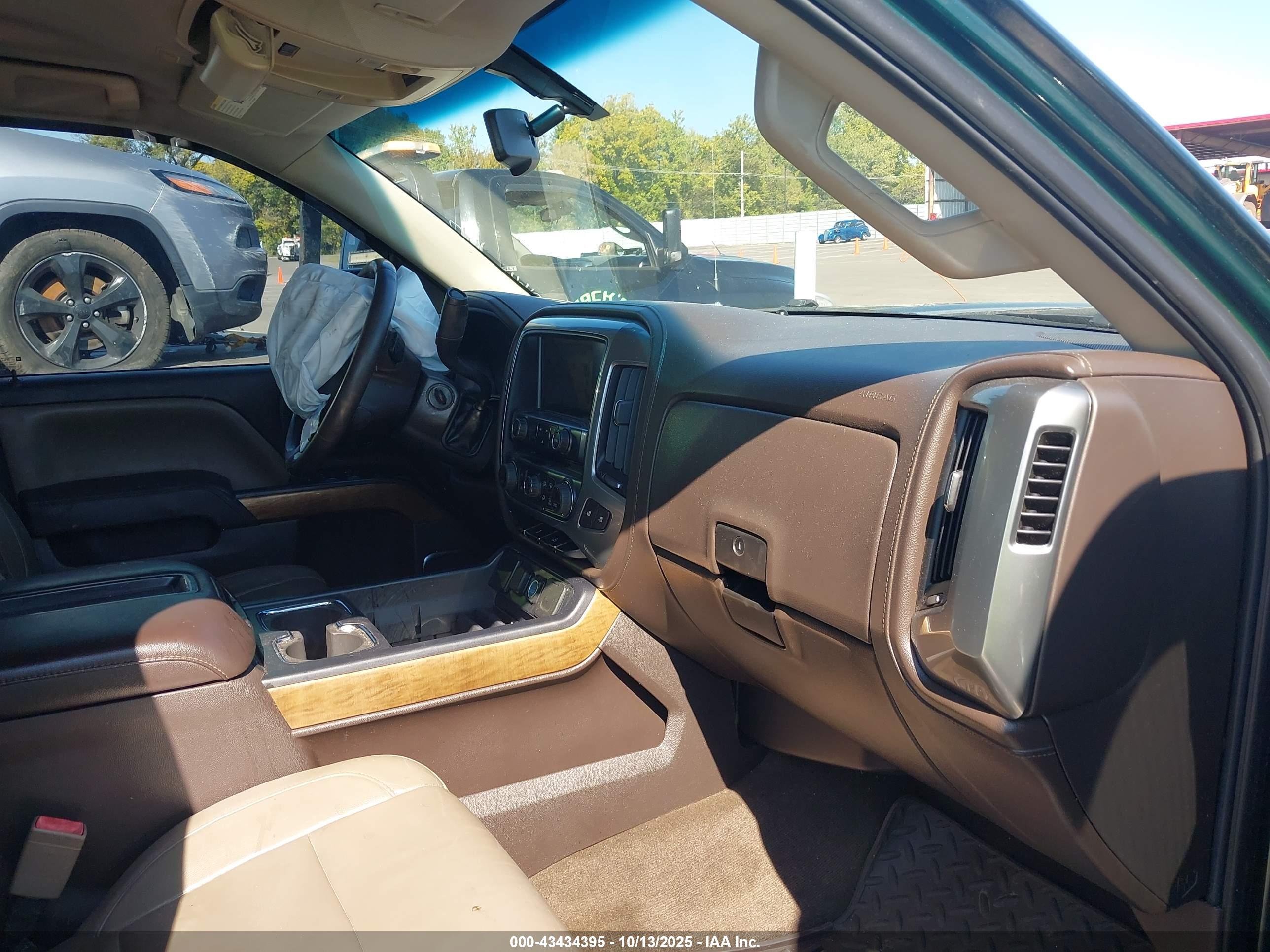 CHEVROLET SILVERADO image 5