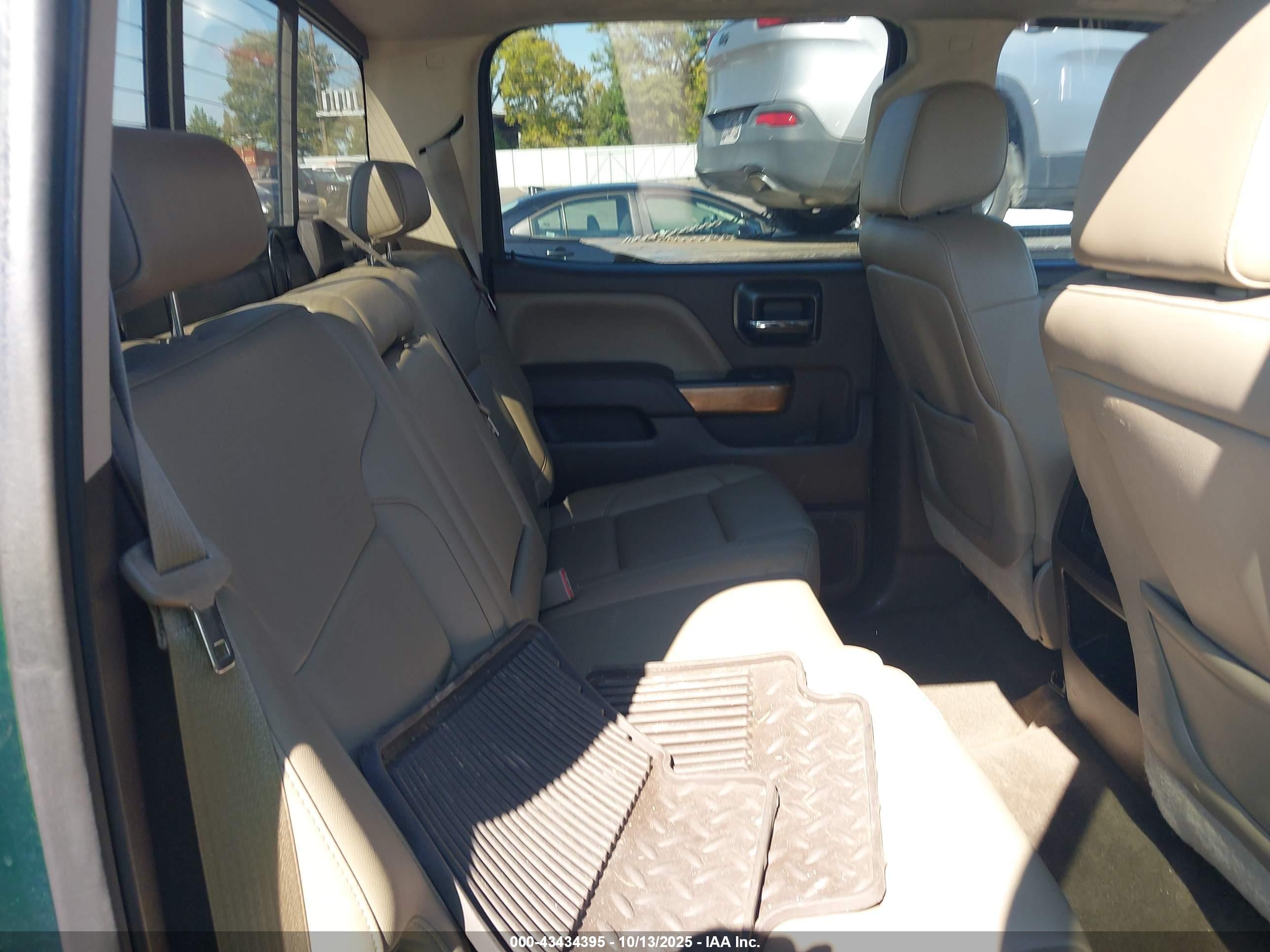CHEVROLET SILVERADO image 8