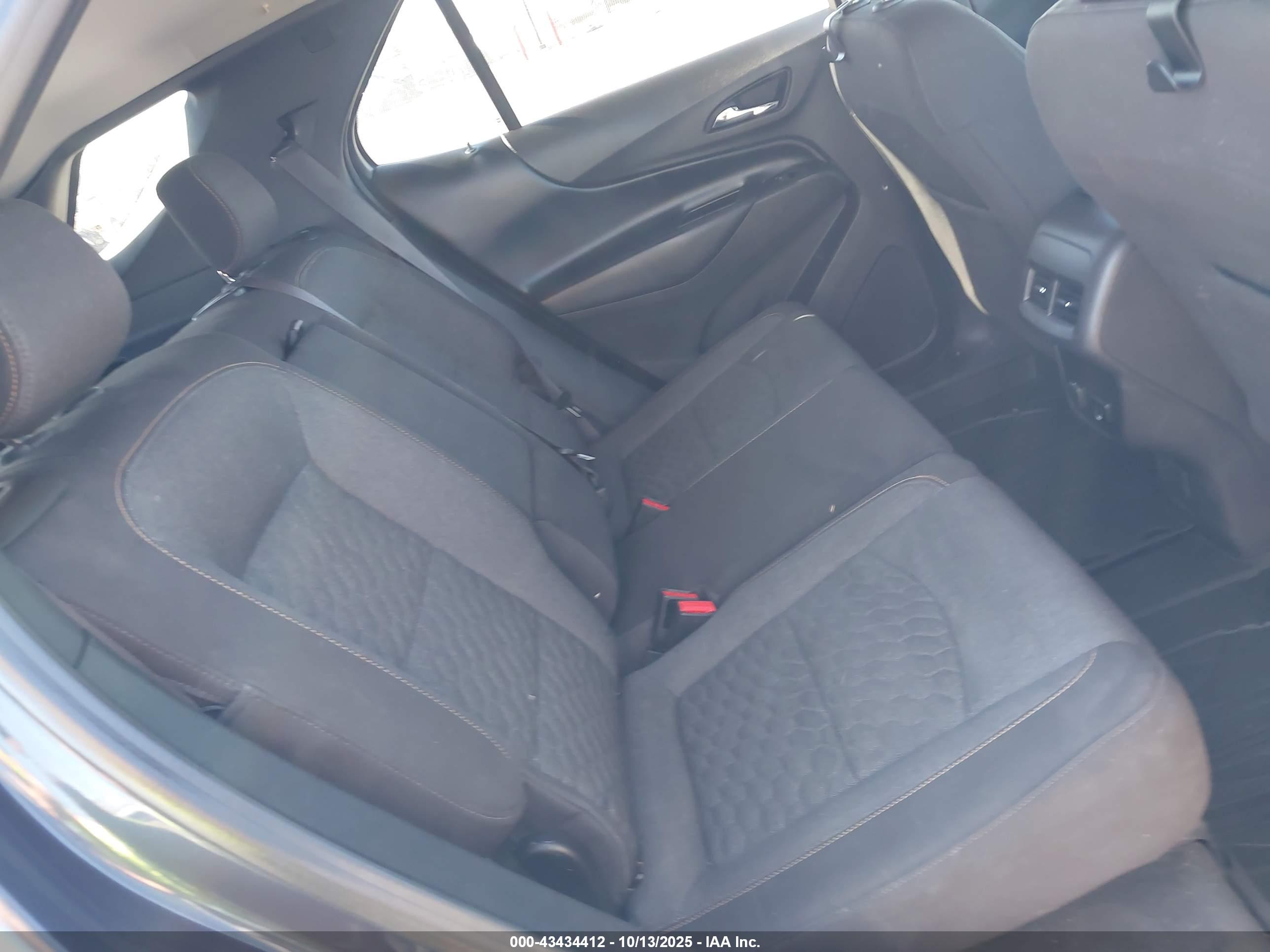 CHEVROLET EQUINOX image 8