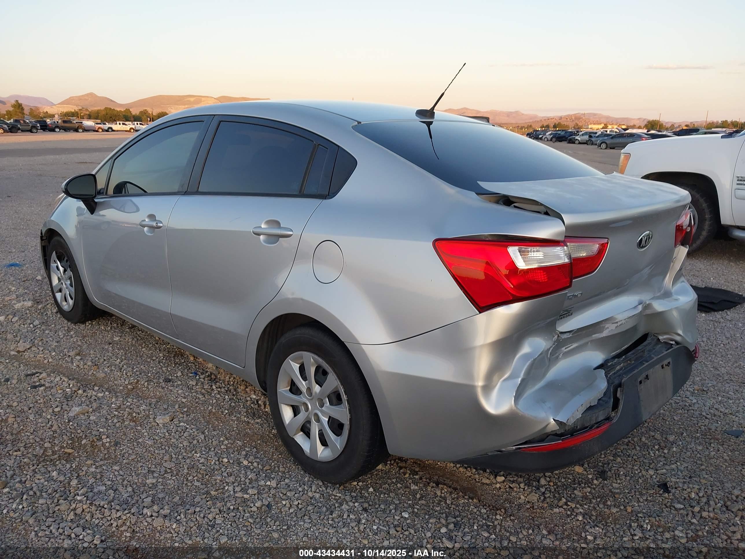 KIA RIO image 3