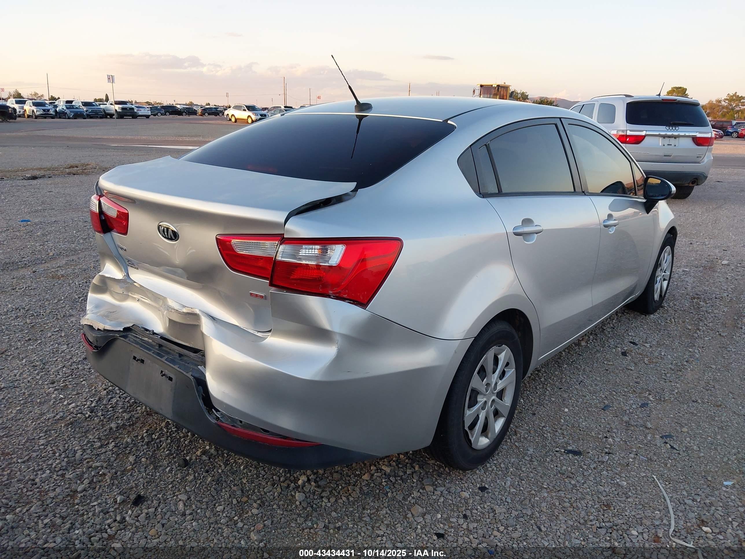 KIA RIO image 4