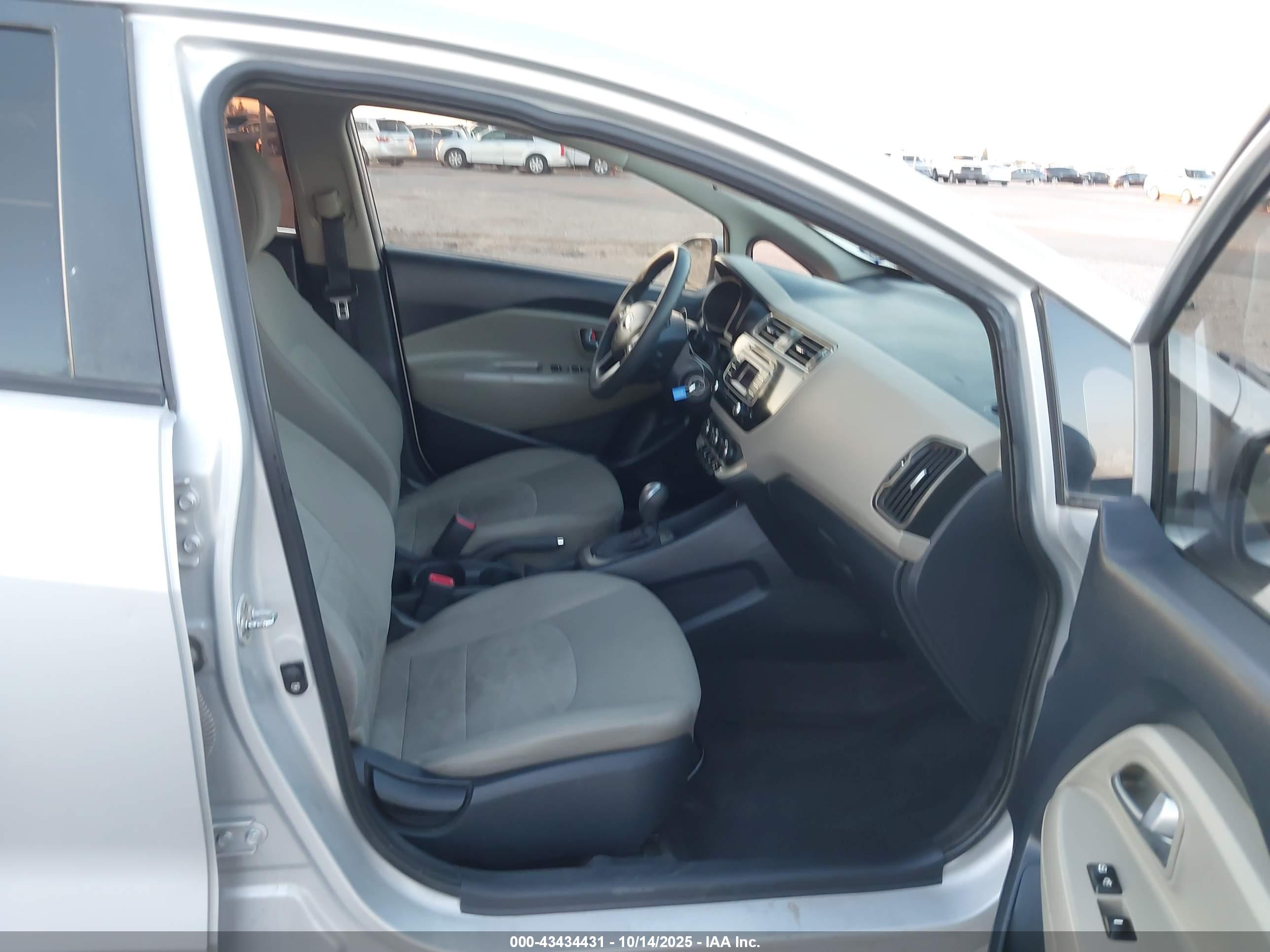 KIA RIO image 5