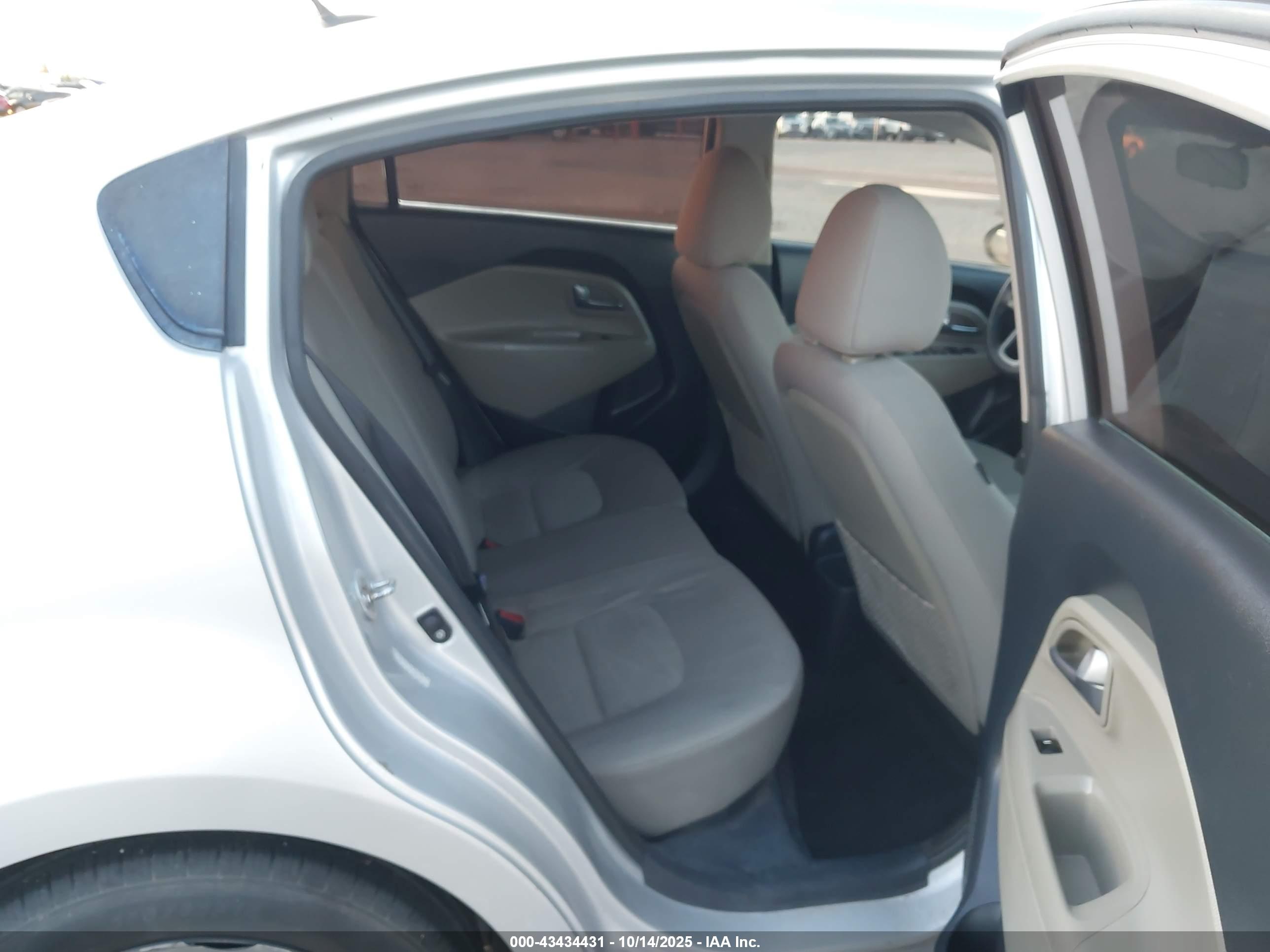 KIA RIO image 8