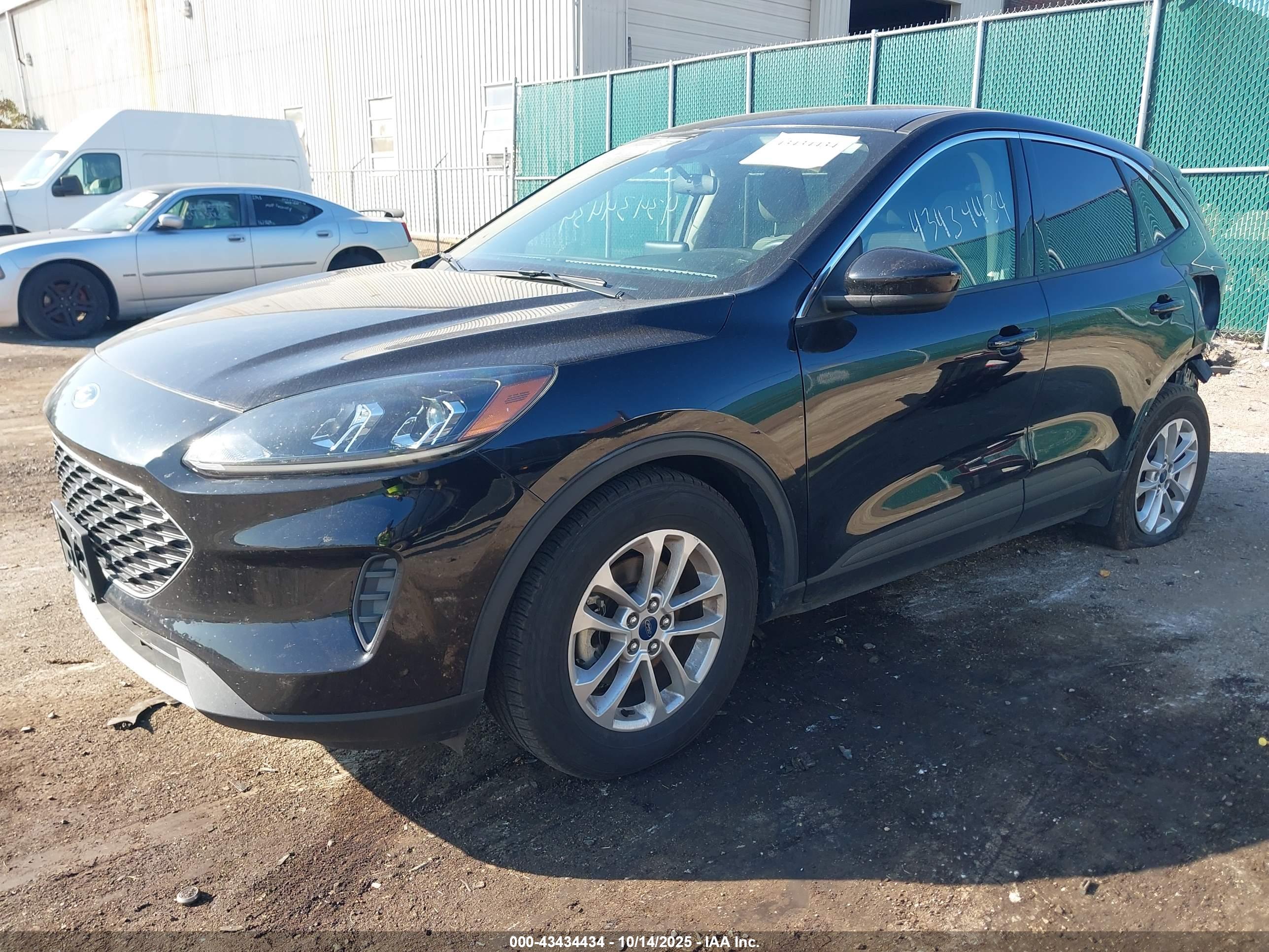 FORD ESCAPE image 2