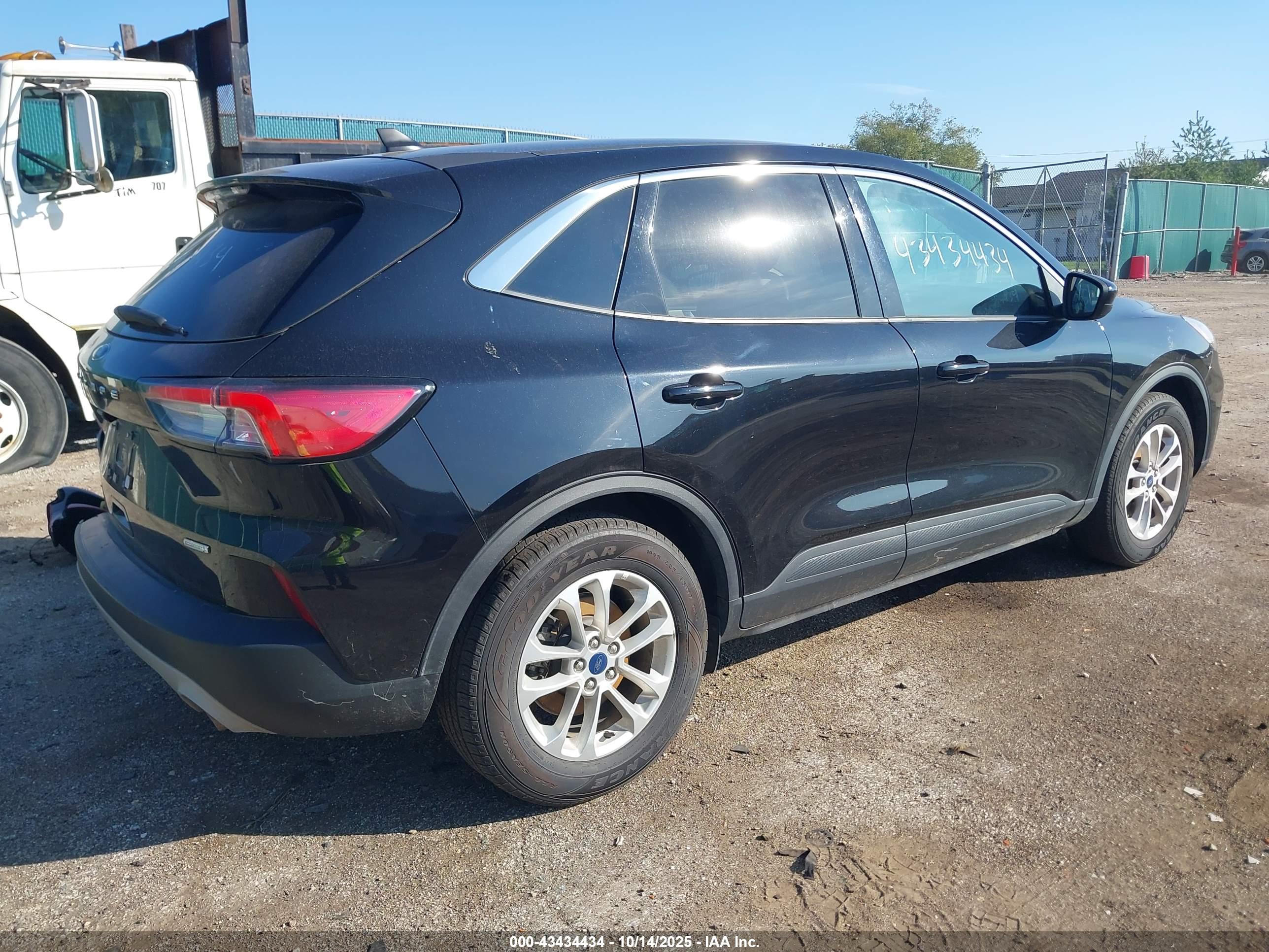 FORD ESCAPE image 4