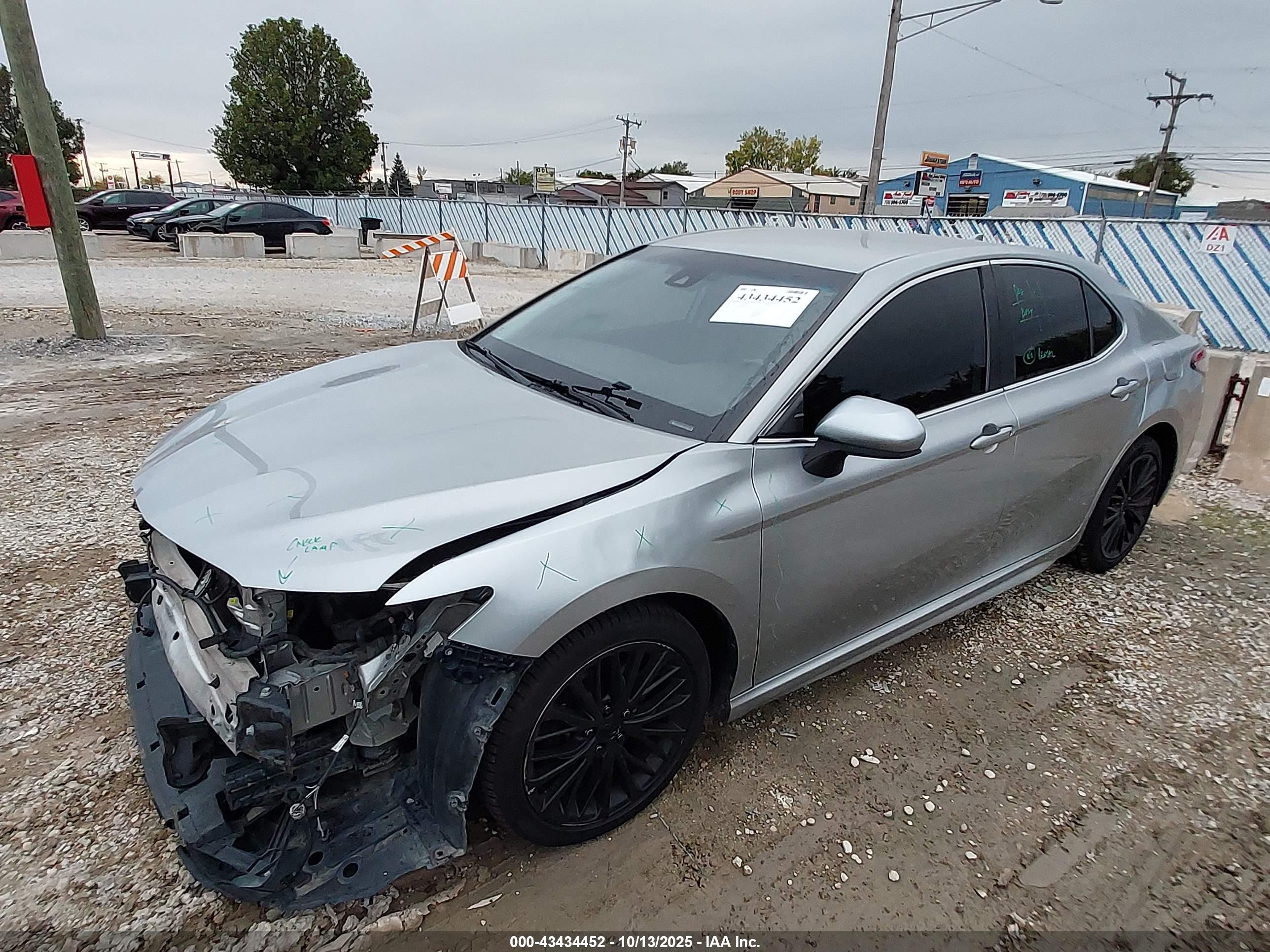 TOYOTA CAMRY image 2