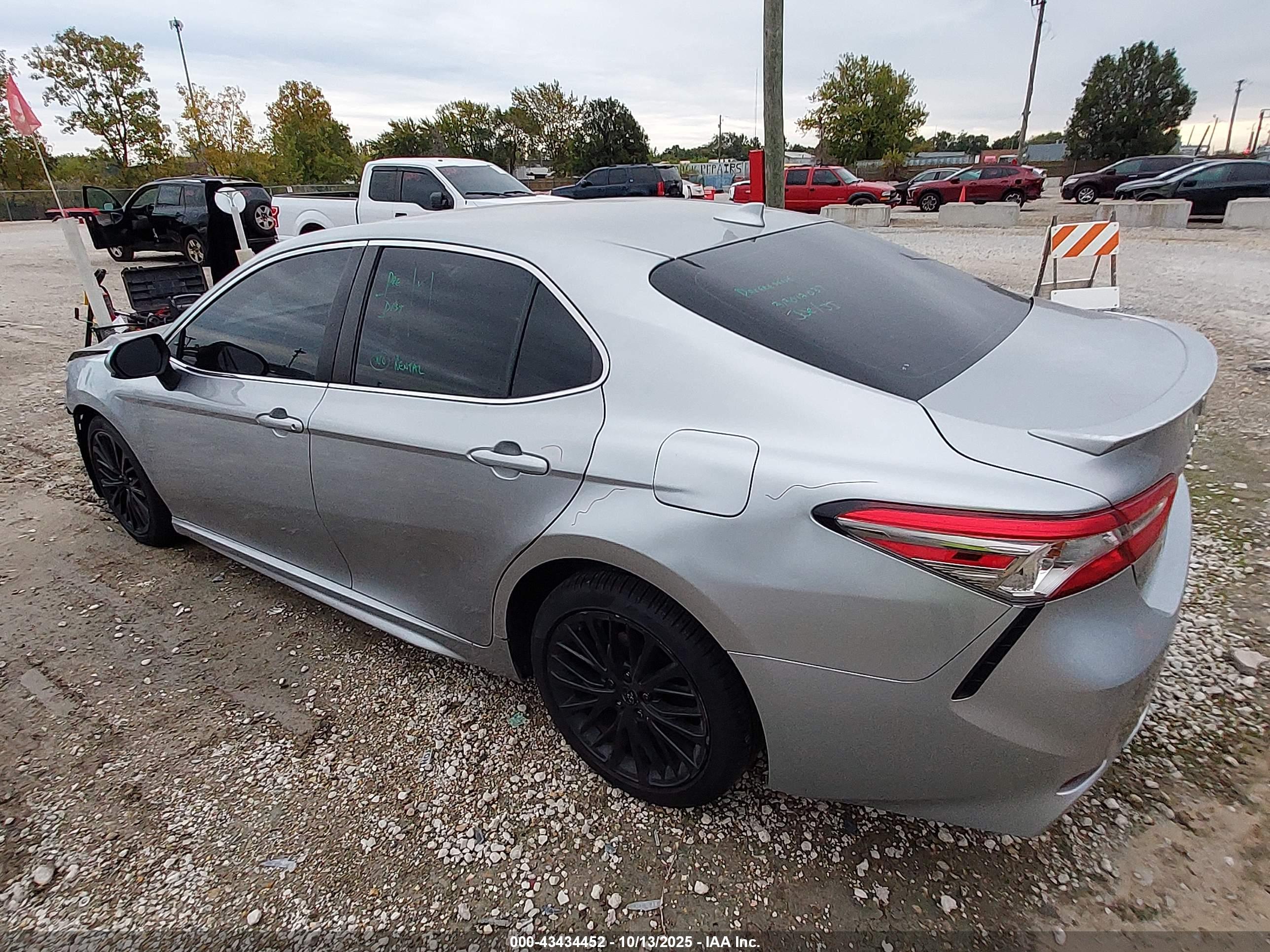 TOYOTA CAMRY image 3