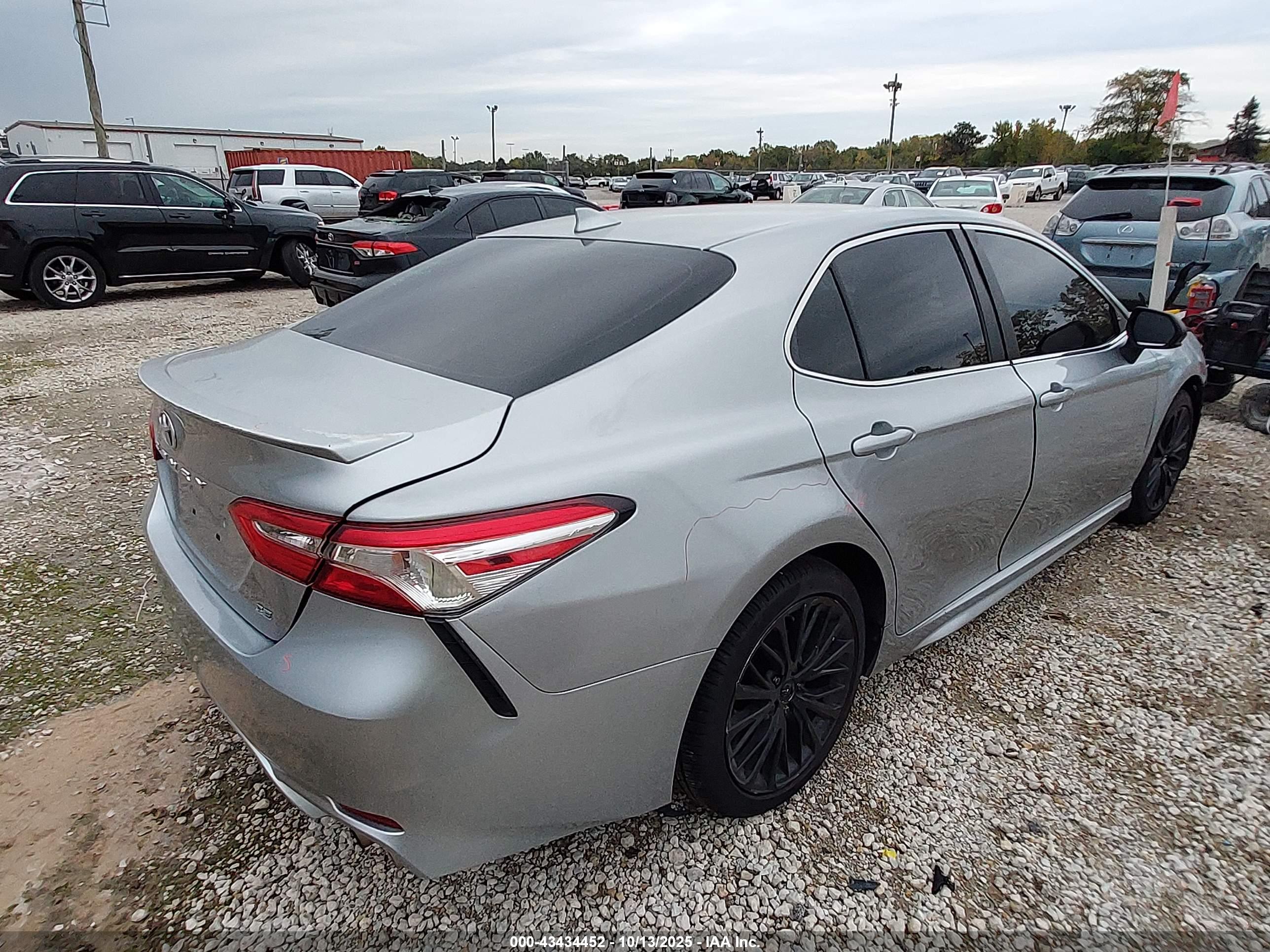 TOYOTA CAMRY image 4