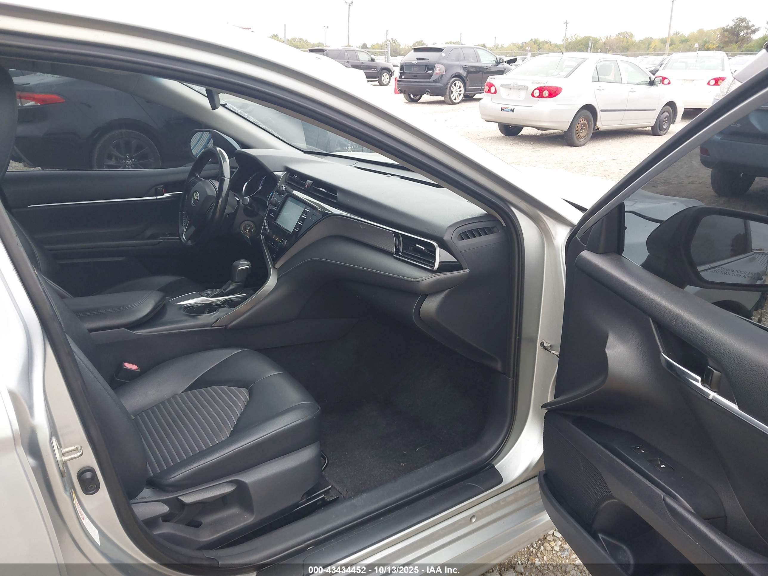 TOYOTA CAMRY image 5
