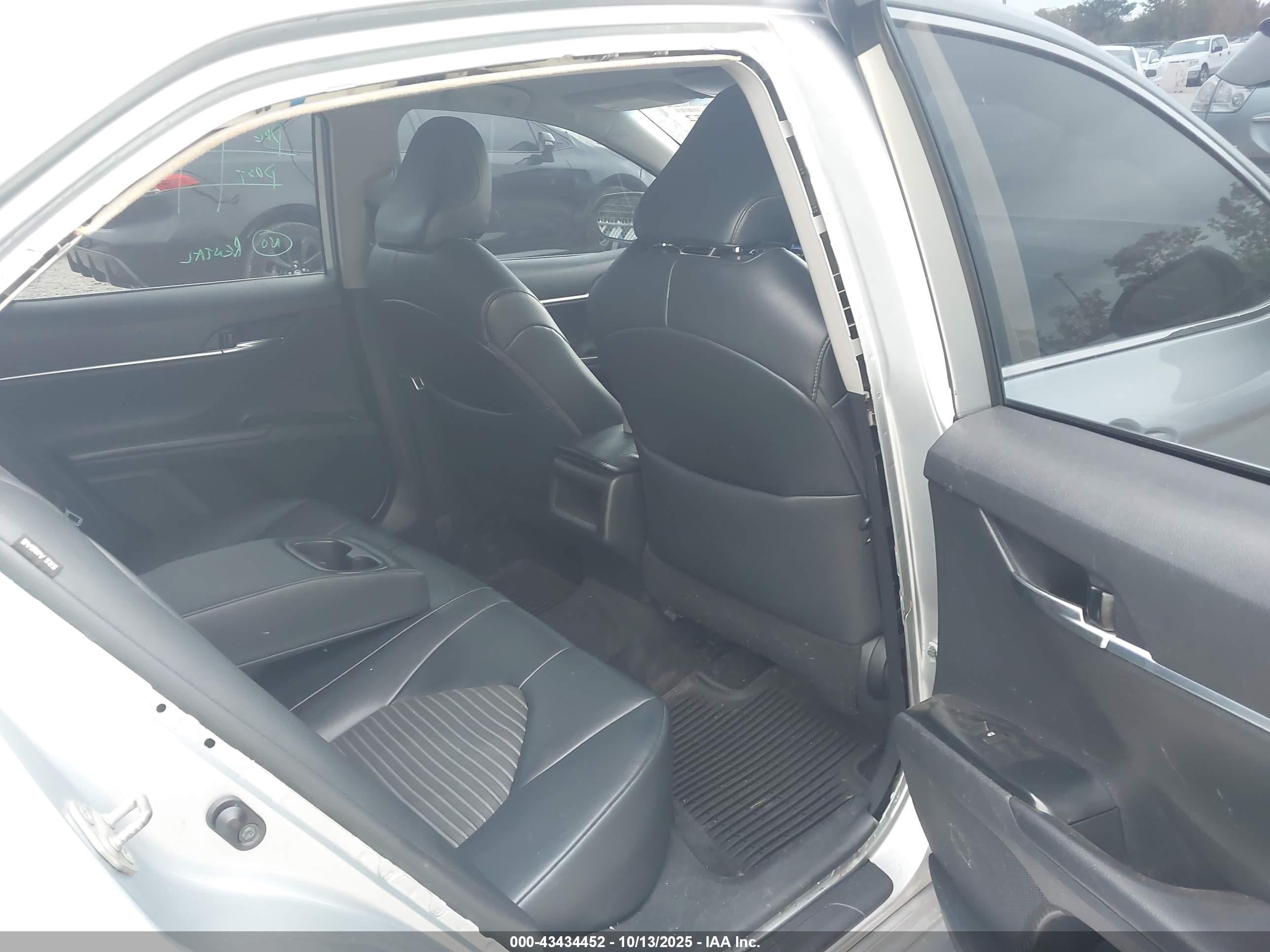 TOYOTA CAMRY image 8