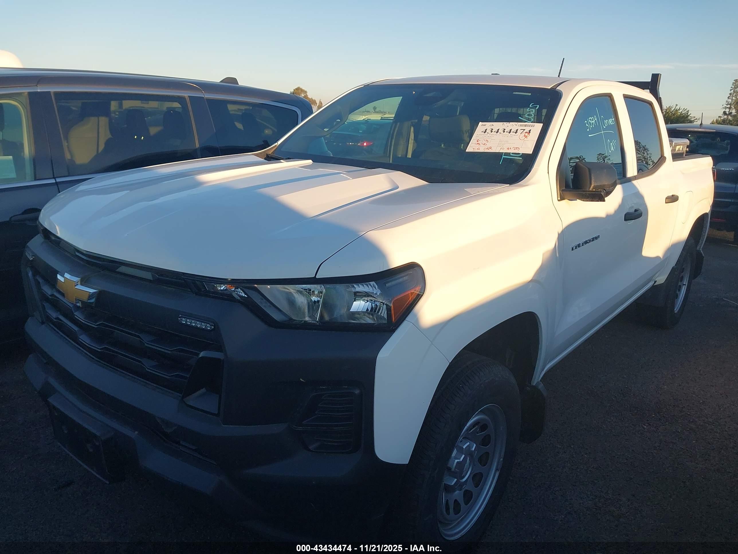 CHEVROLET COLORADO image 2