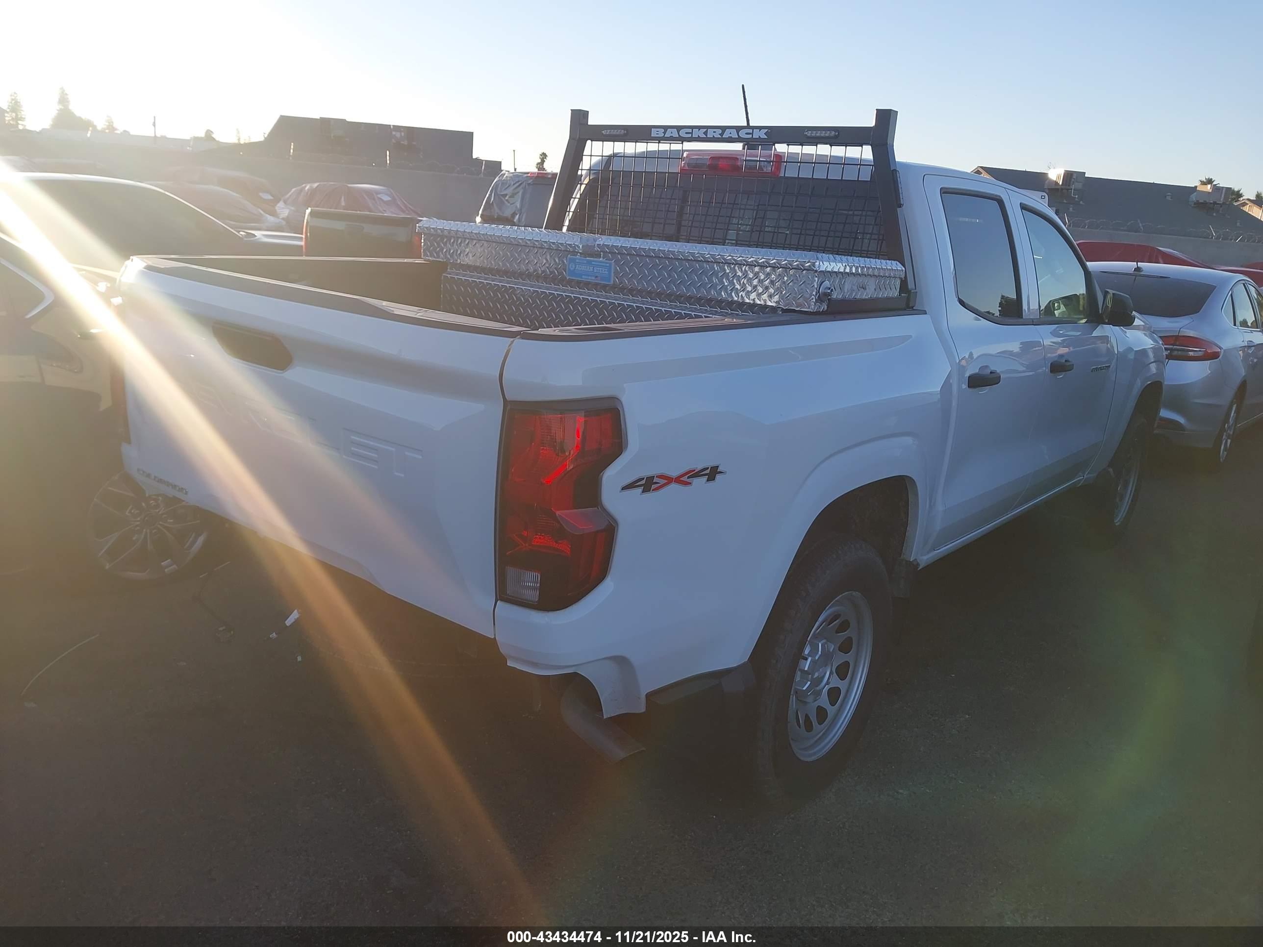 CHEVROLET COLORADO image 4