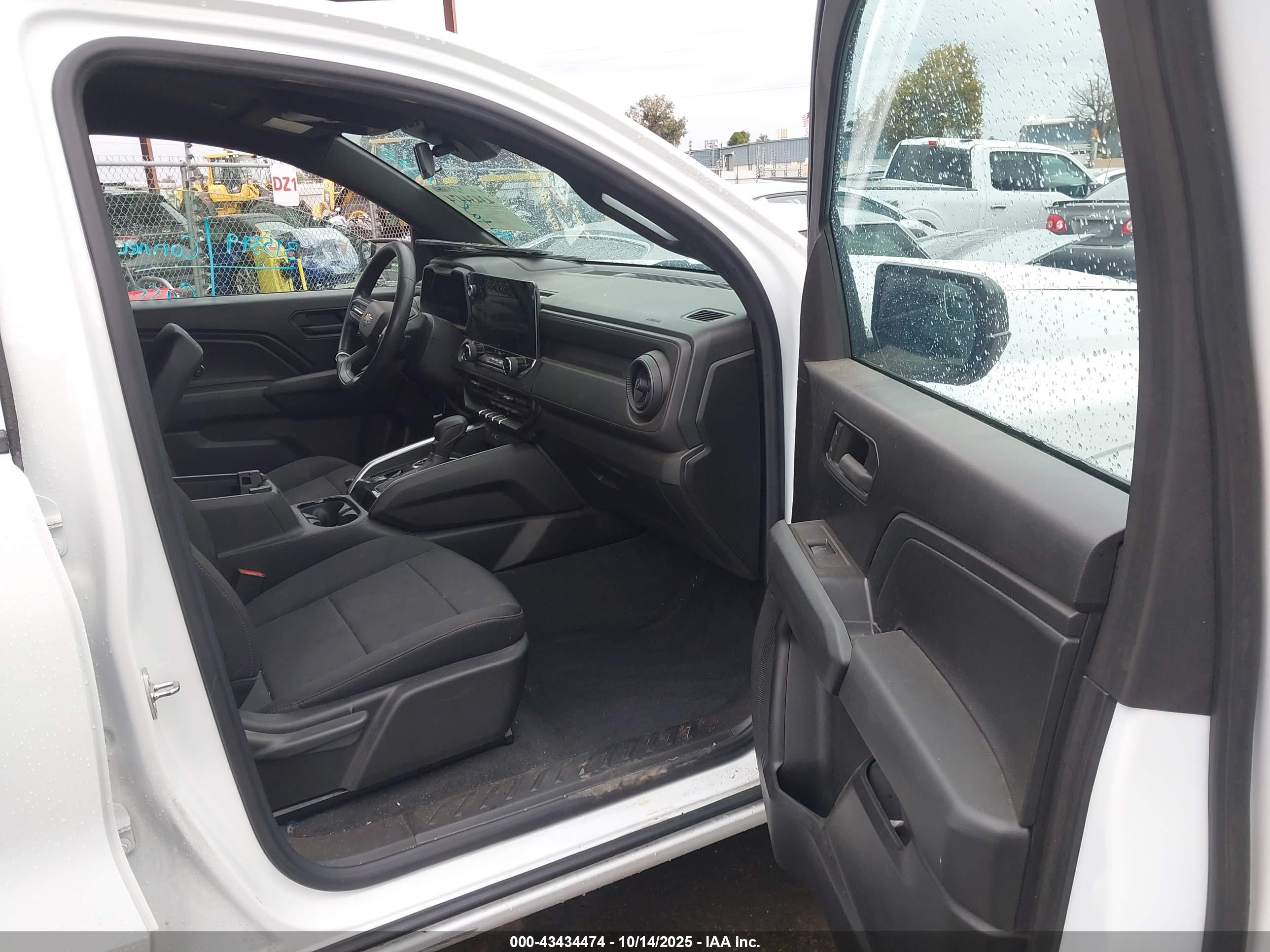CHEVROLET COLORADO image 5