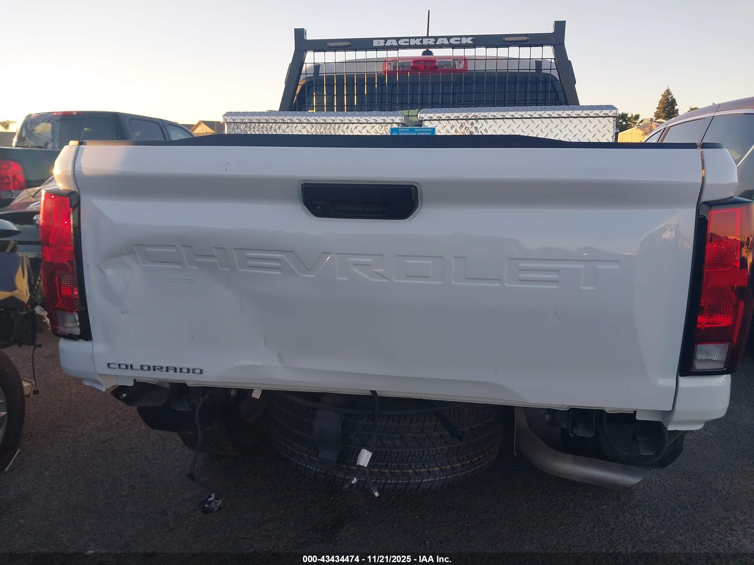 CHEVROLET COLORADO image 6