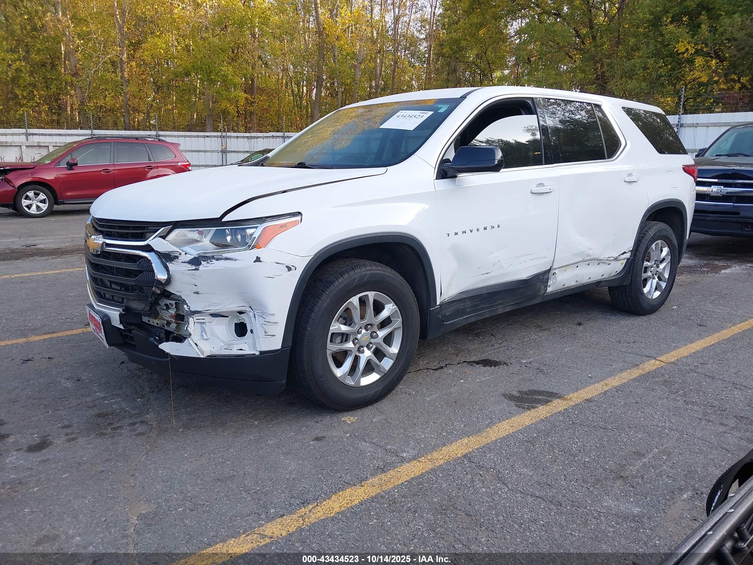 CHEVROLET TRAVERSE image 2