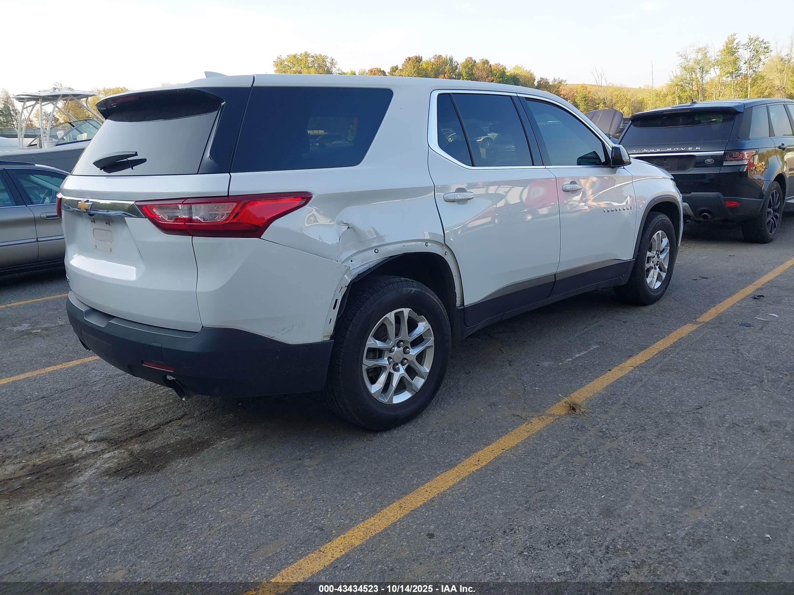 CHEVROLET TRAVERSE image 4
