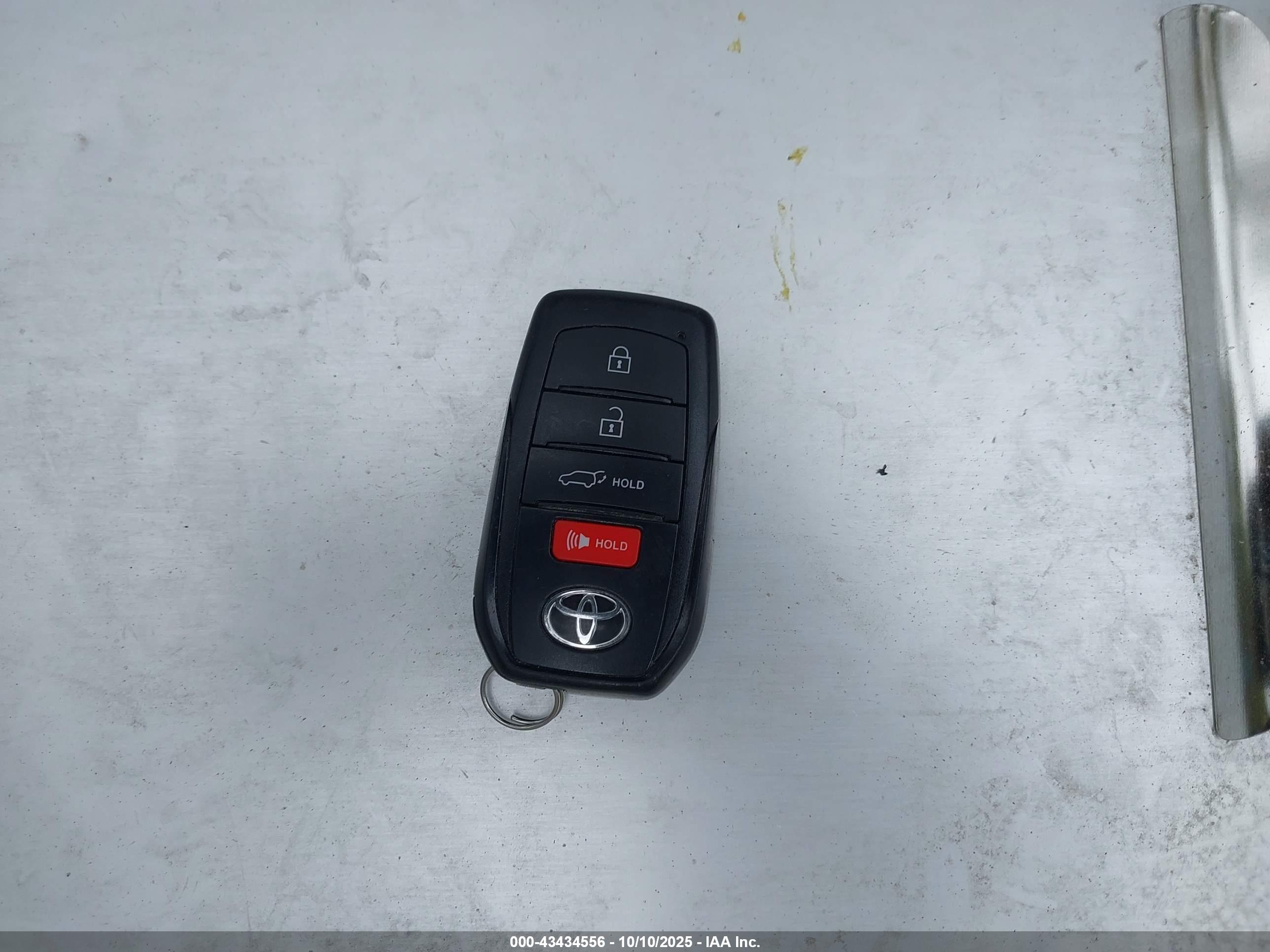 TOYOTA GRAND image 11
