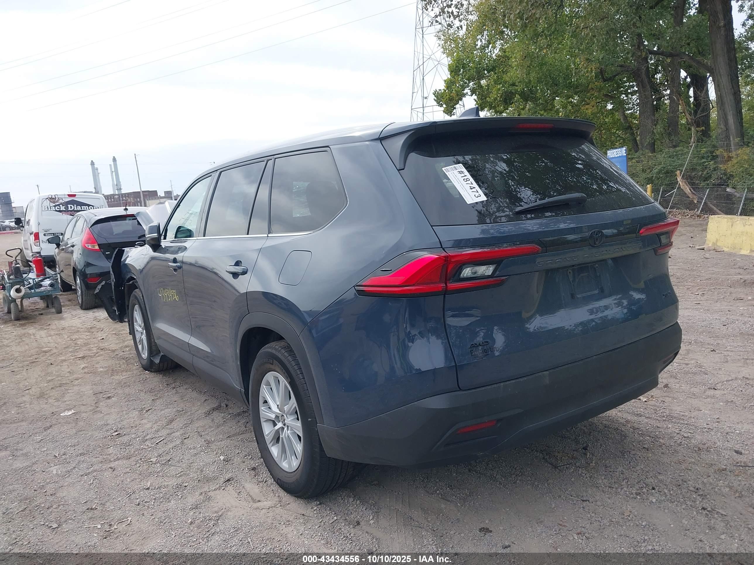 TOYOTA GRAND image 3