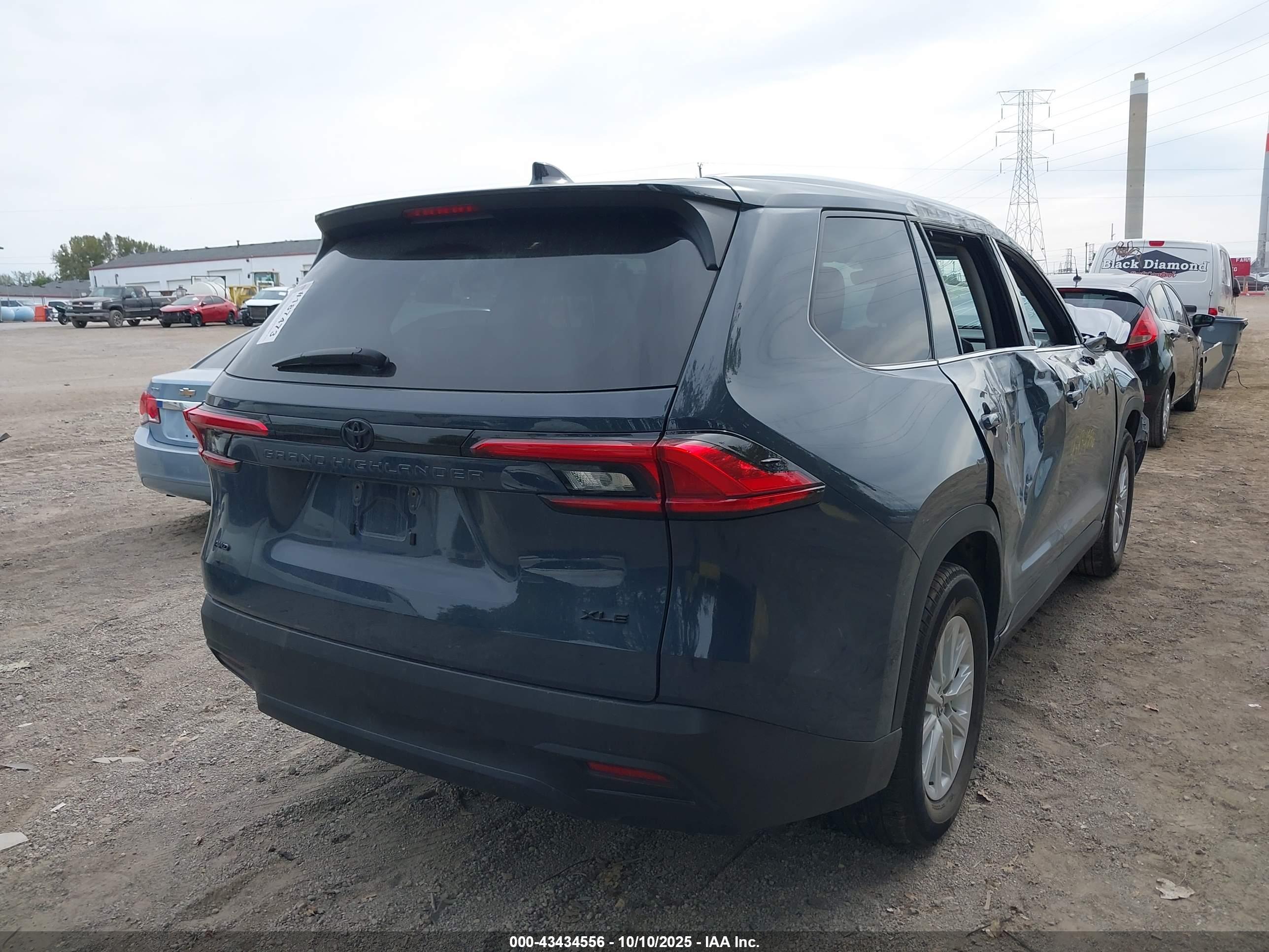 TOYOTA GRAND image 4