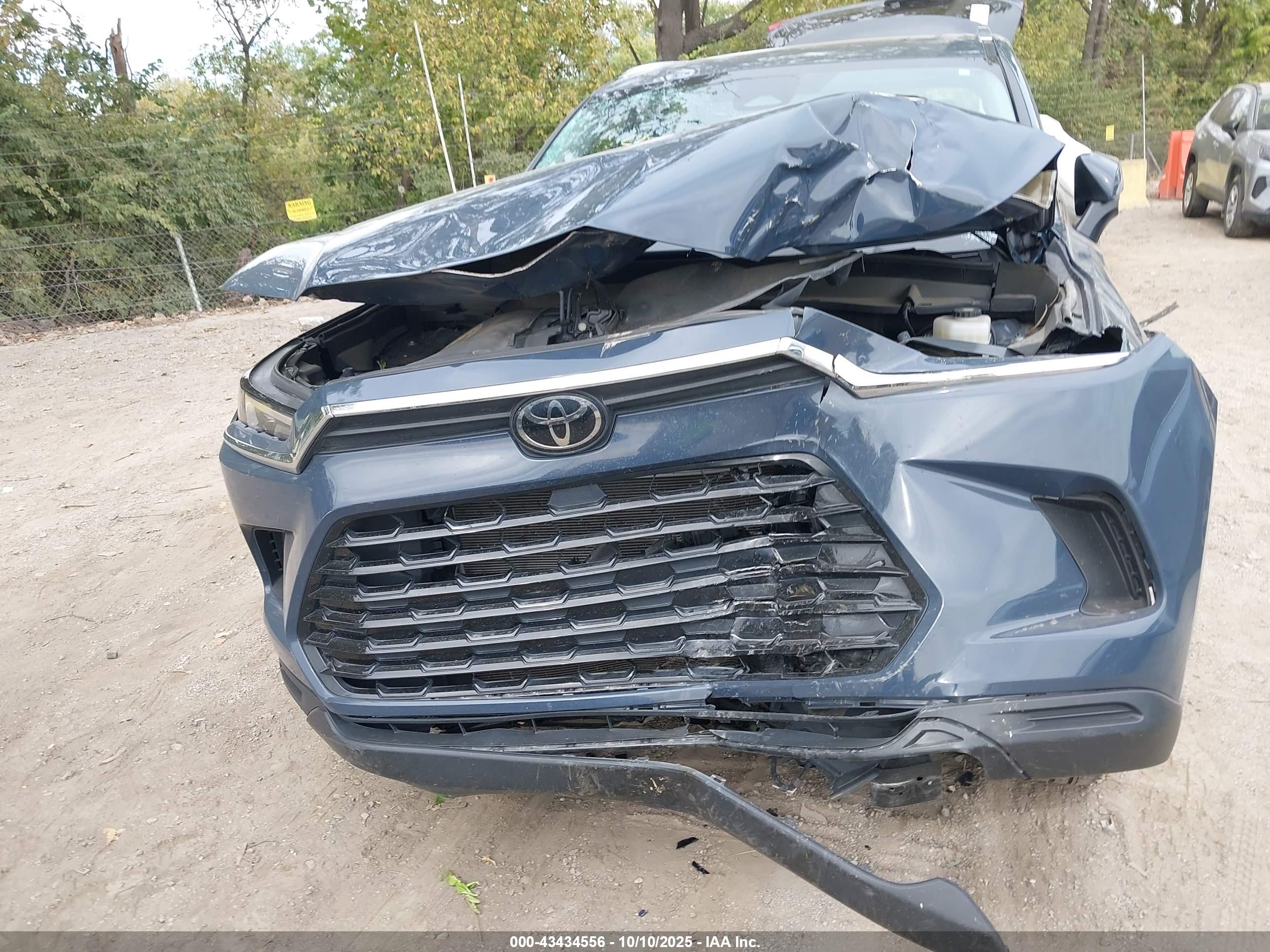 TOYOTA GRAND image 6