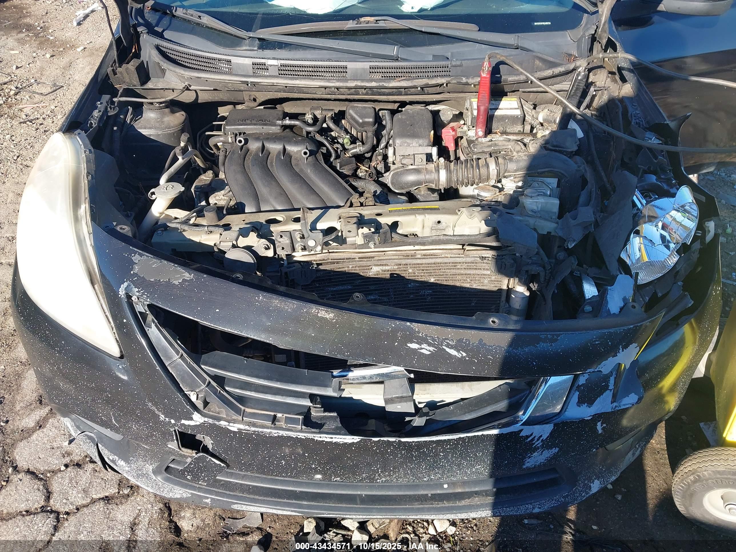 NISSAN VERSA image 10