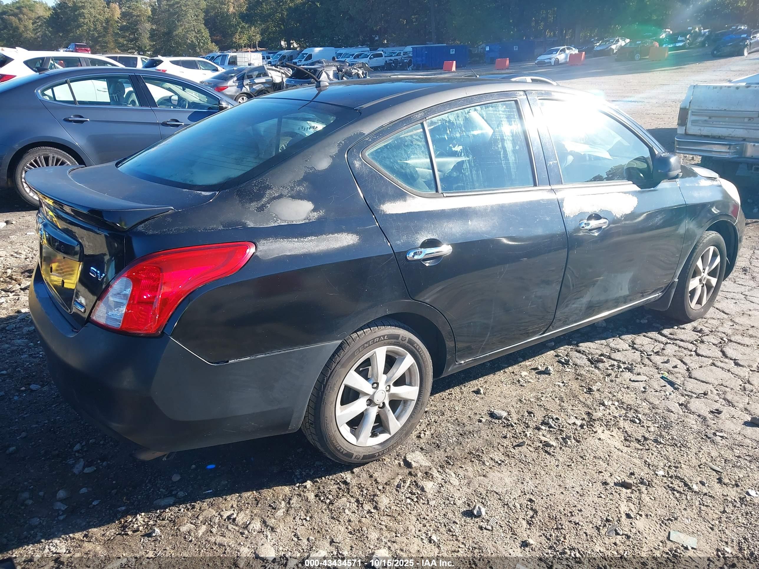 NISSAN VERSA image 4