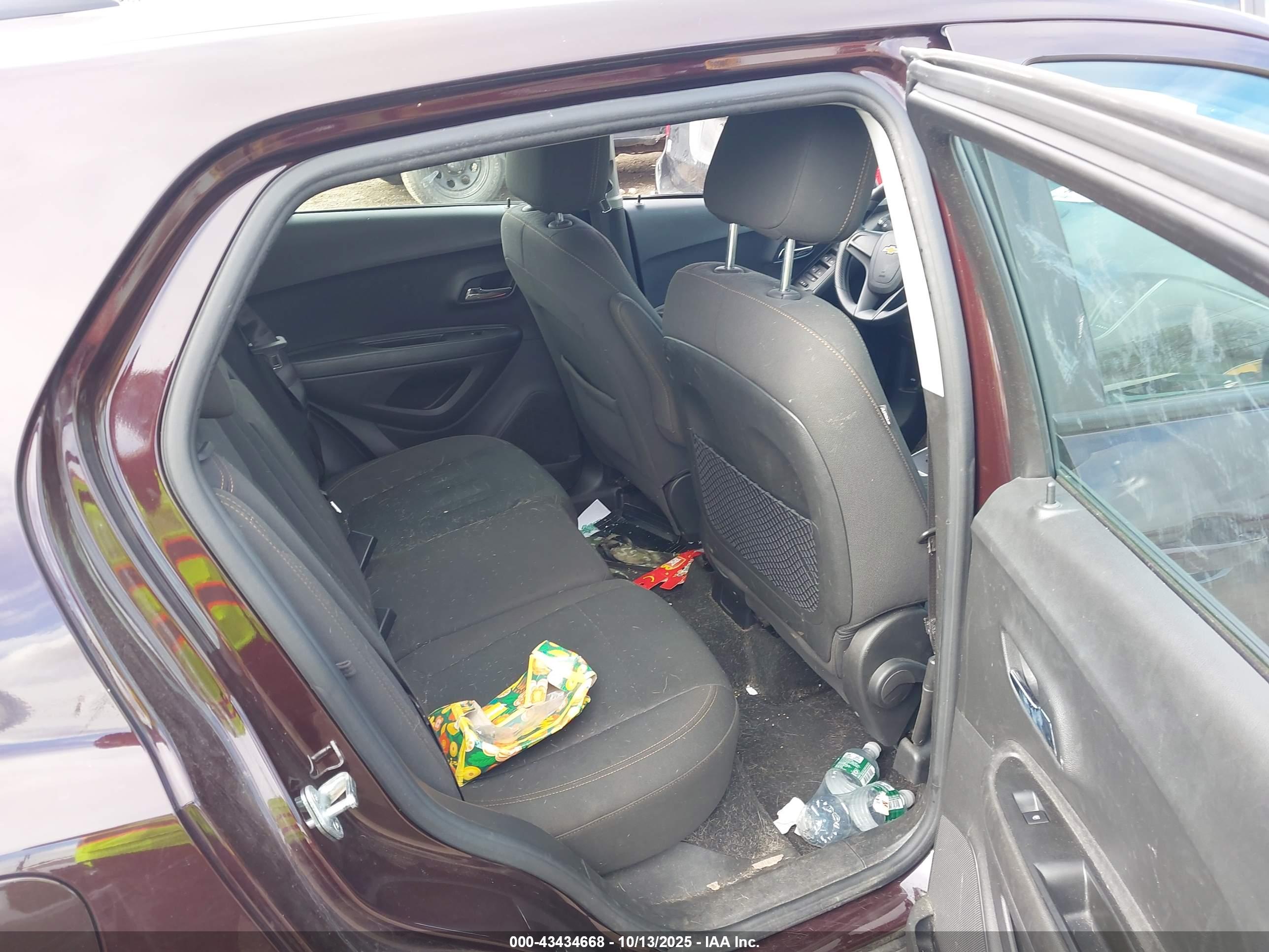 CHEVROLET TRAX image 8