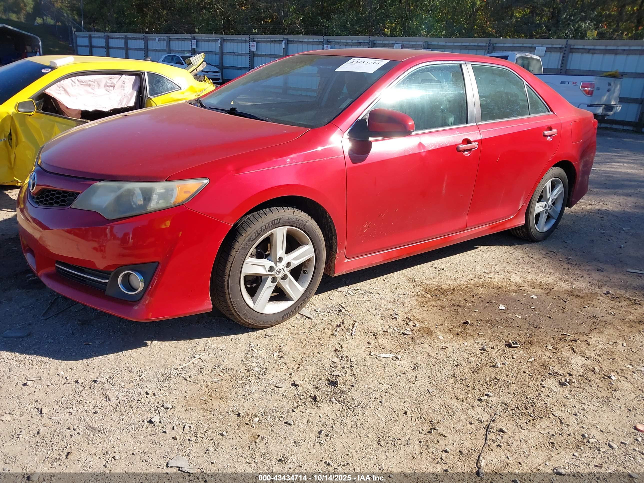 TOYOTA CAMRY image 2