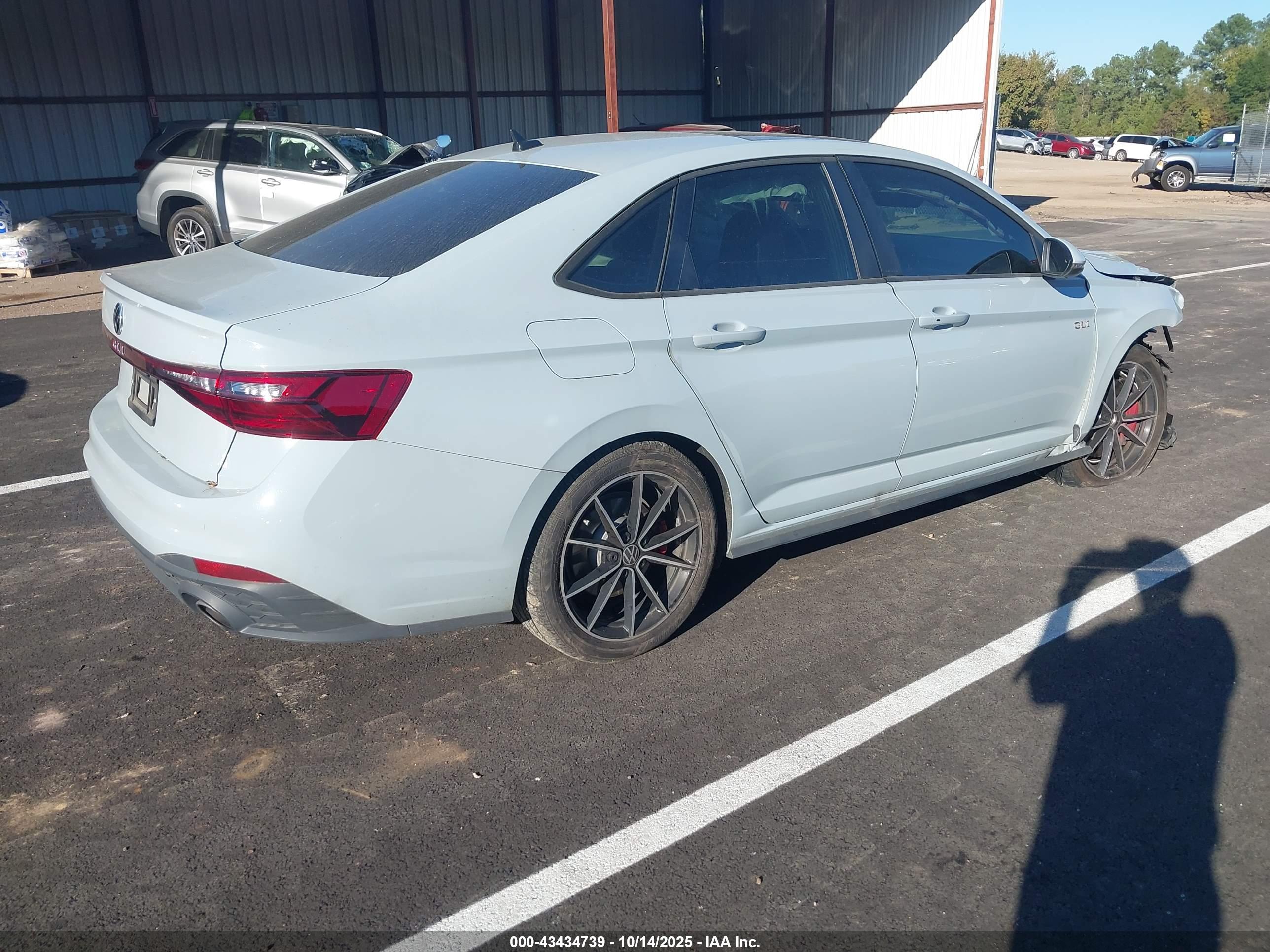 VOLKSWAGEN JETTA image 4