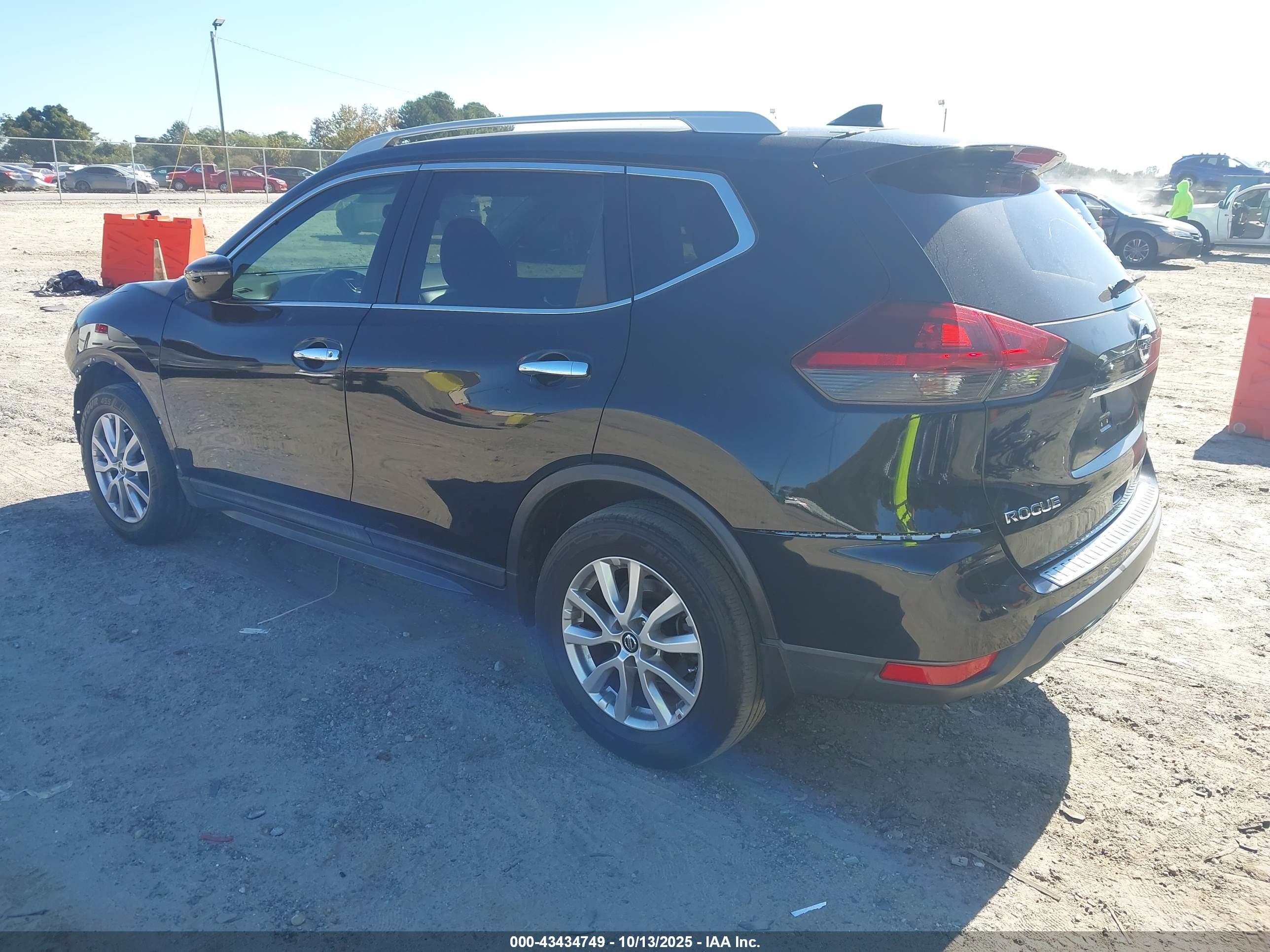 NISSAN ROGUE image 3
