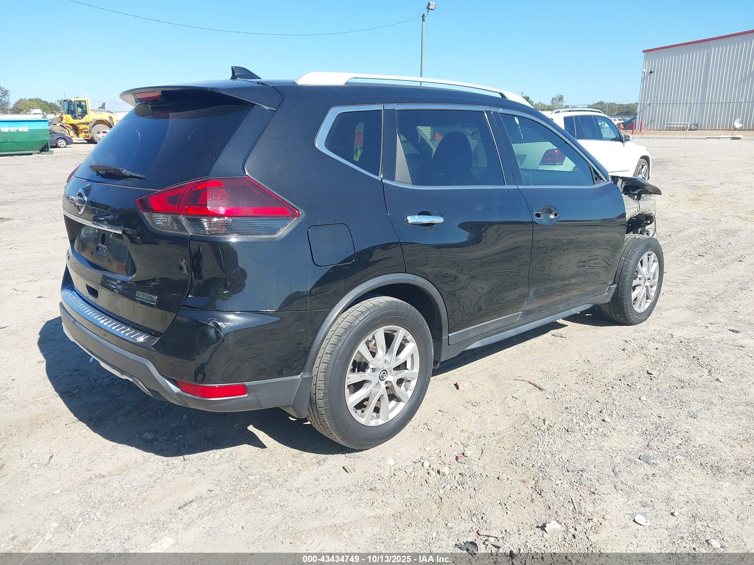 NISSAN ROGUE image 4