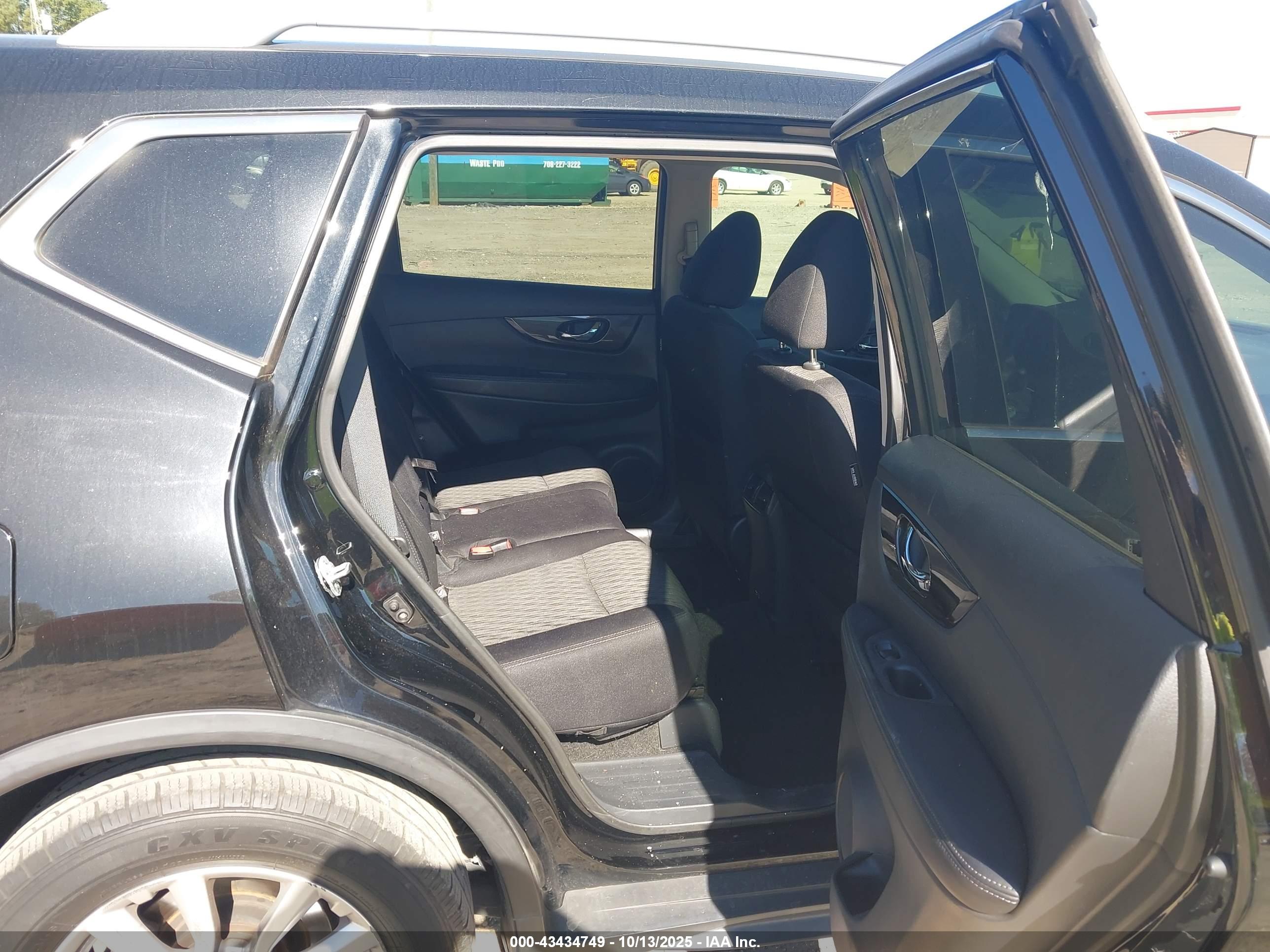 NISSAN ROGUE image 8