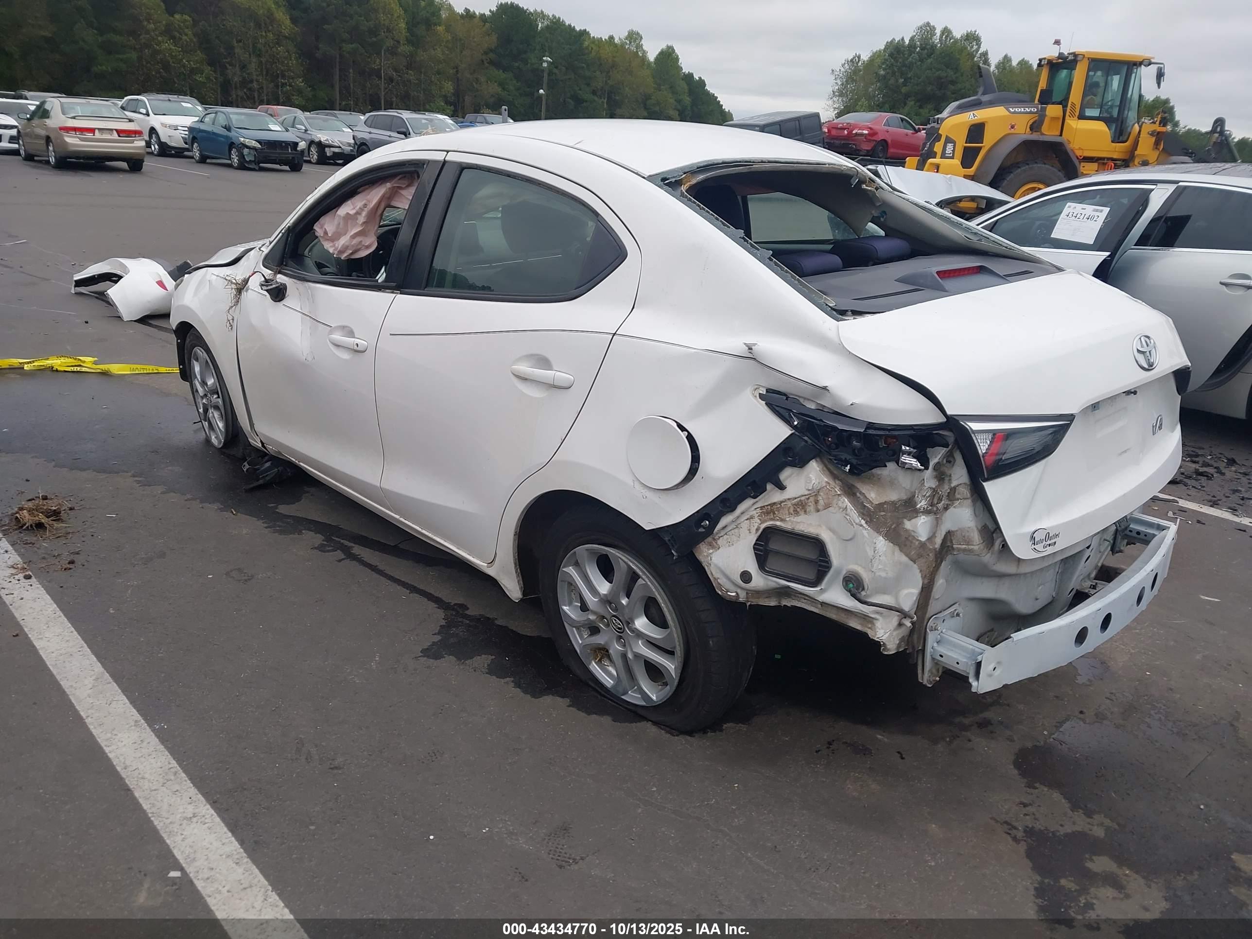 TOYOTA YARIS image 3