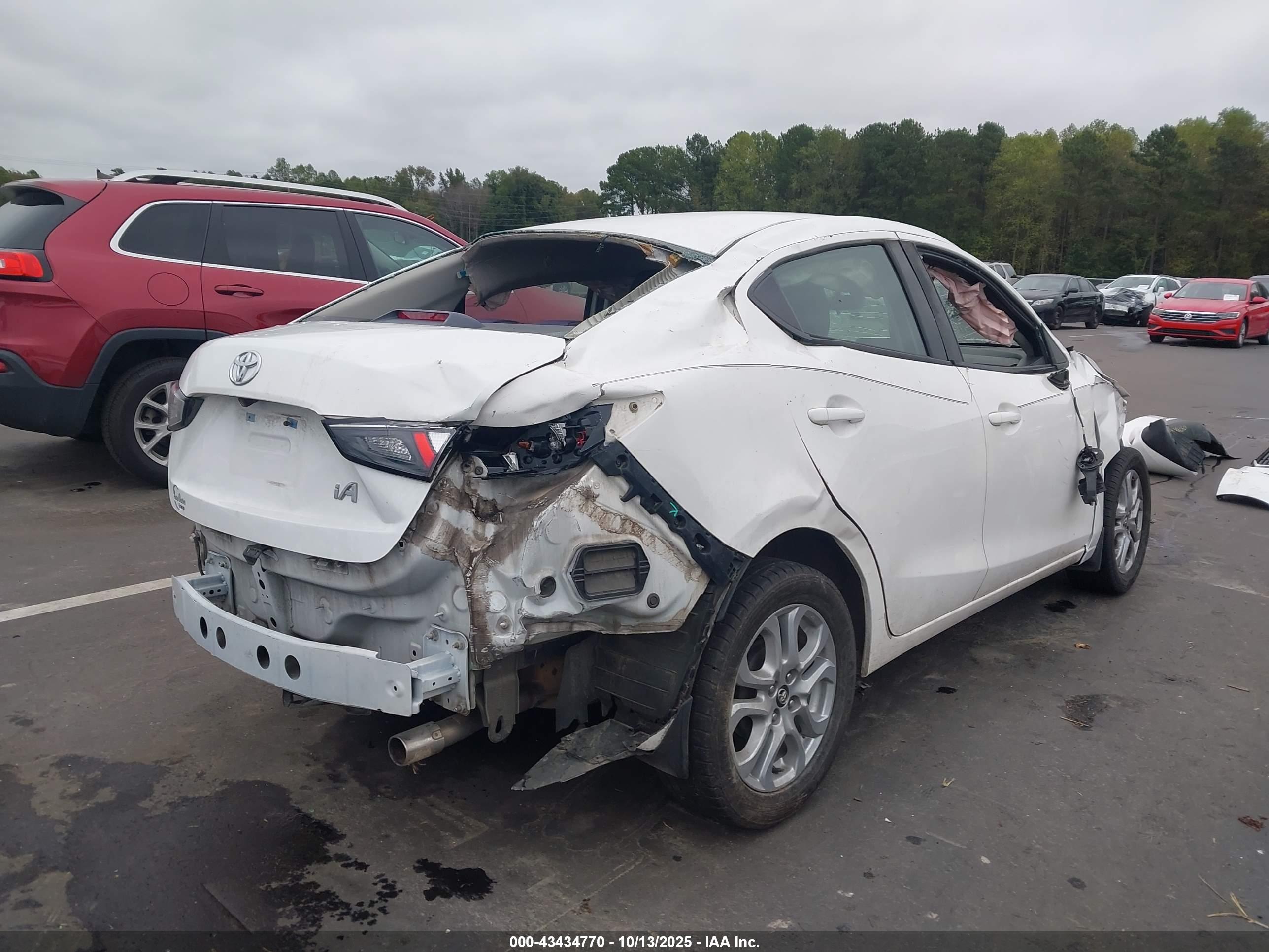 TOYOTA YARIS image 4