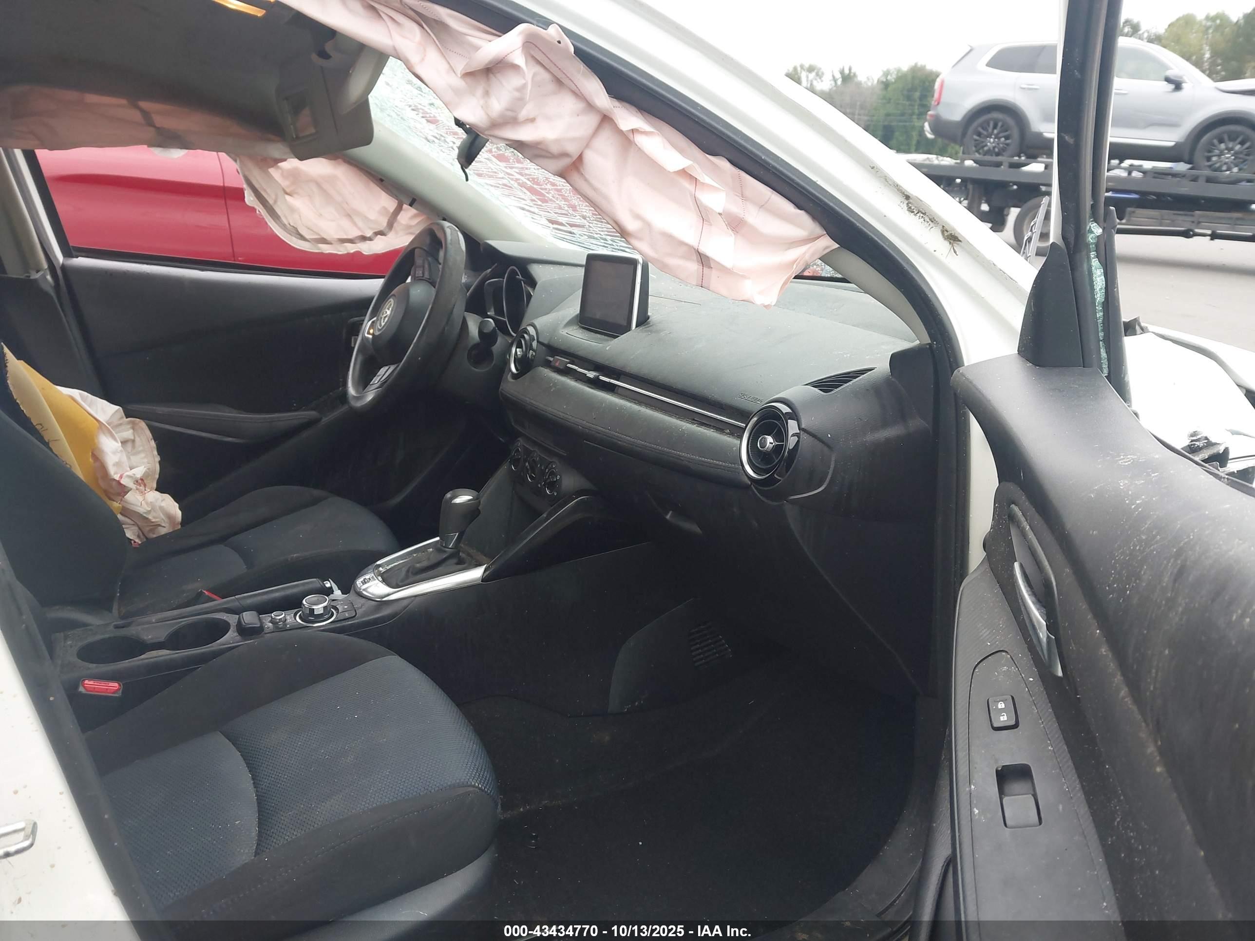 TOYOTA YARIS image 5