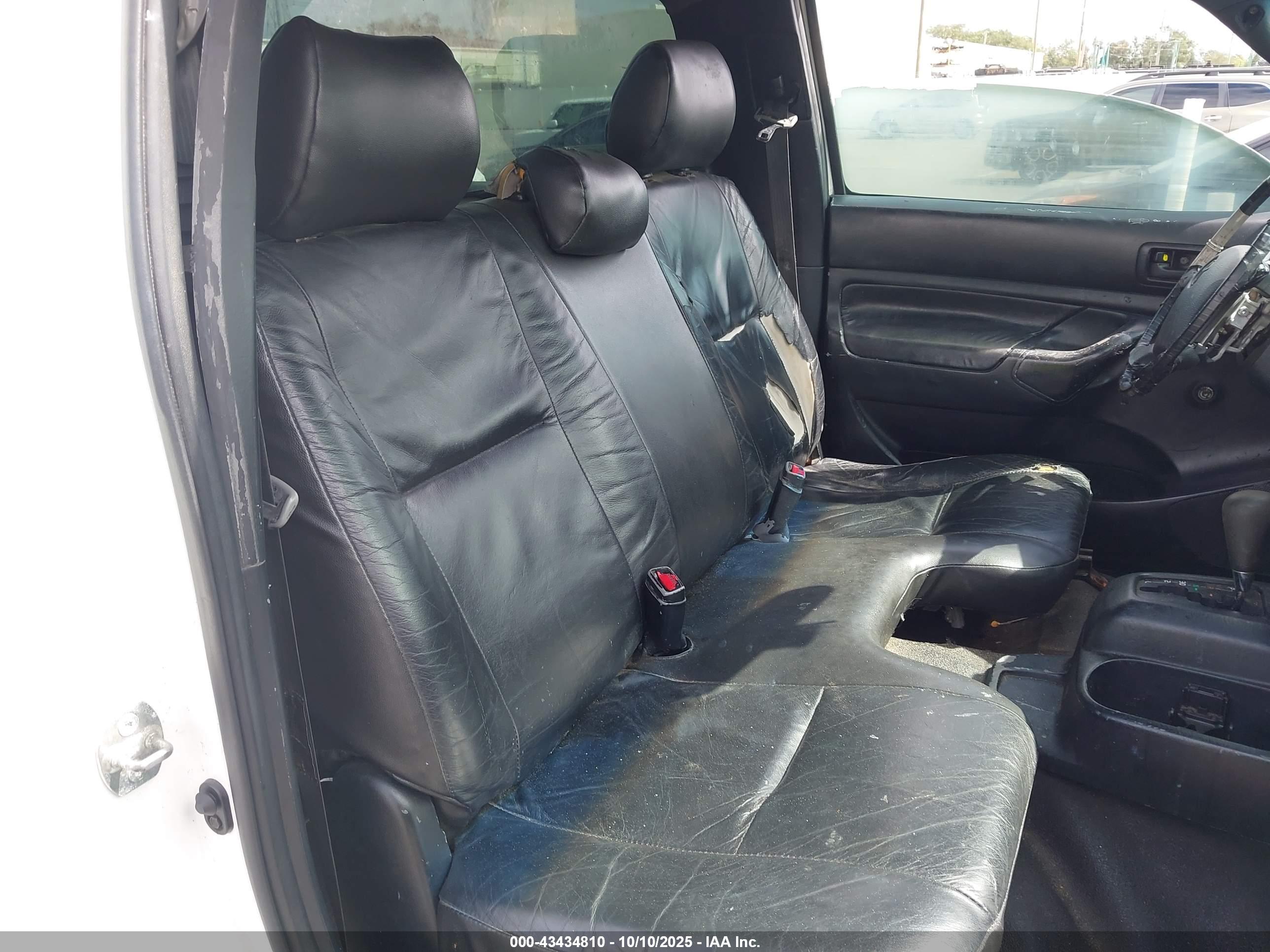 TOYOTA TACOMA image 8