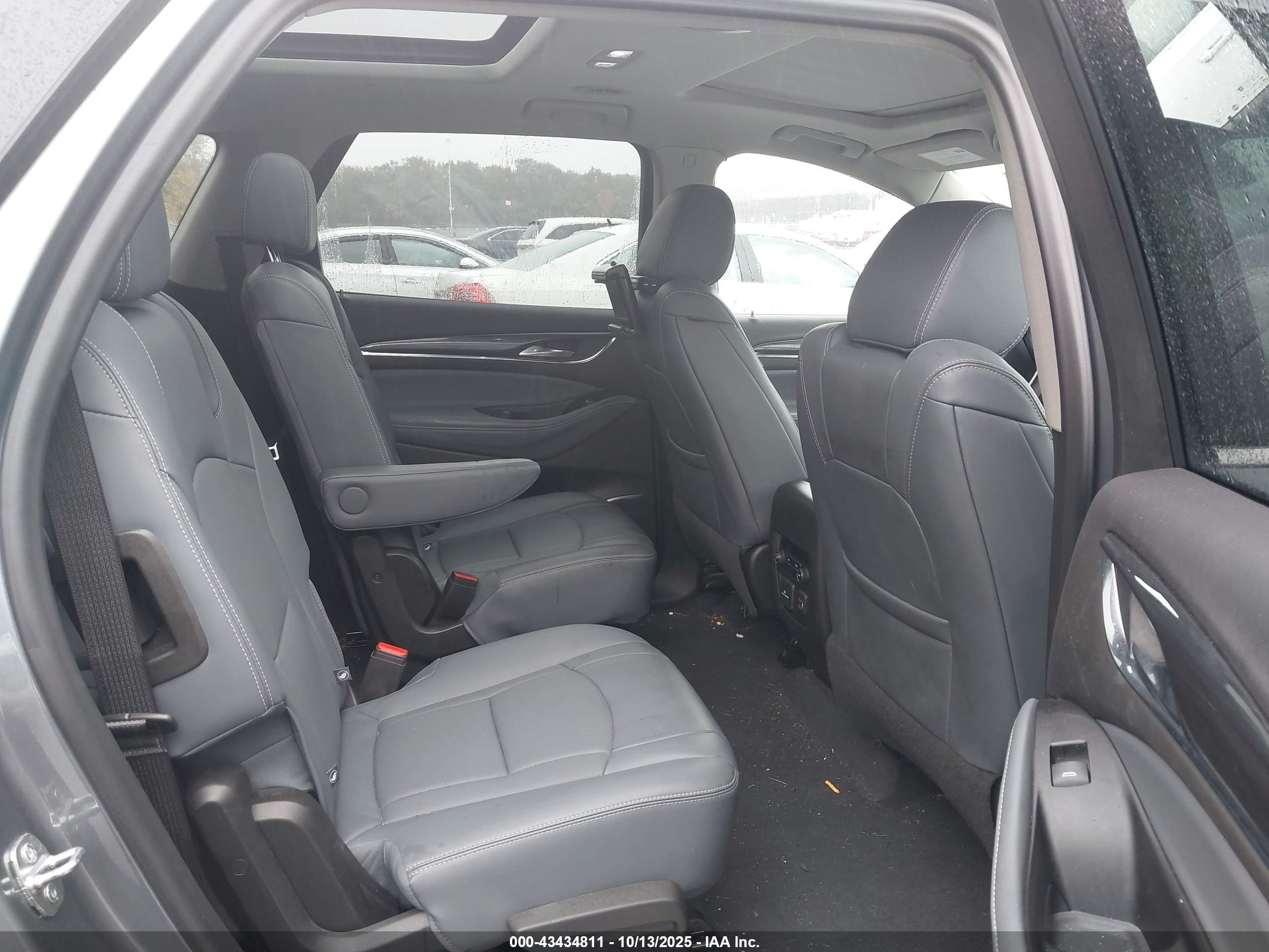BUICK ENCLAVE image 8