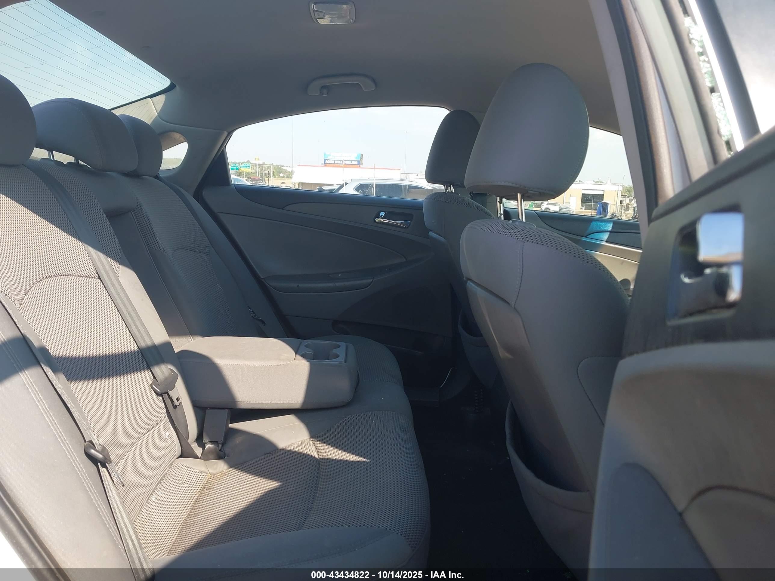 HYUNDAI SONATA image 8