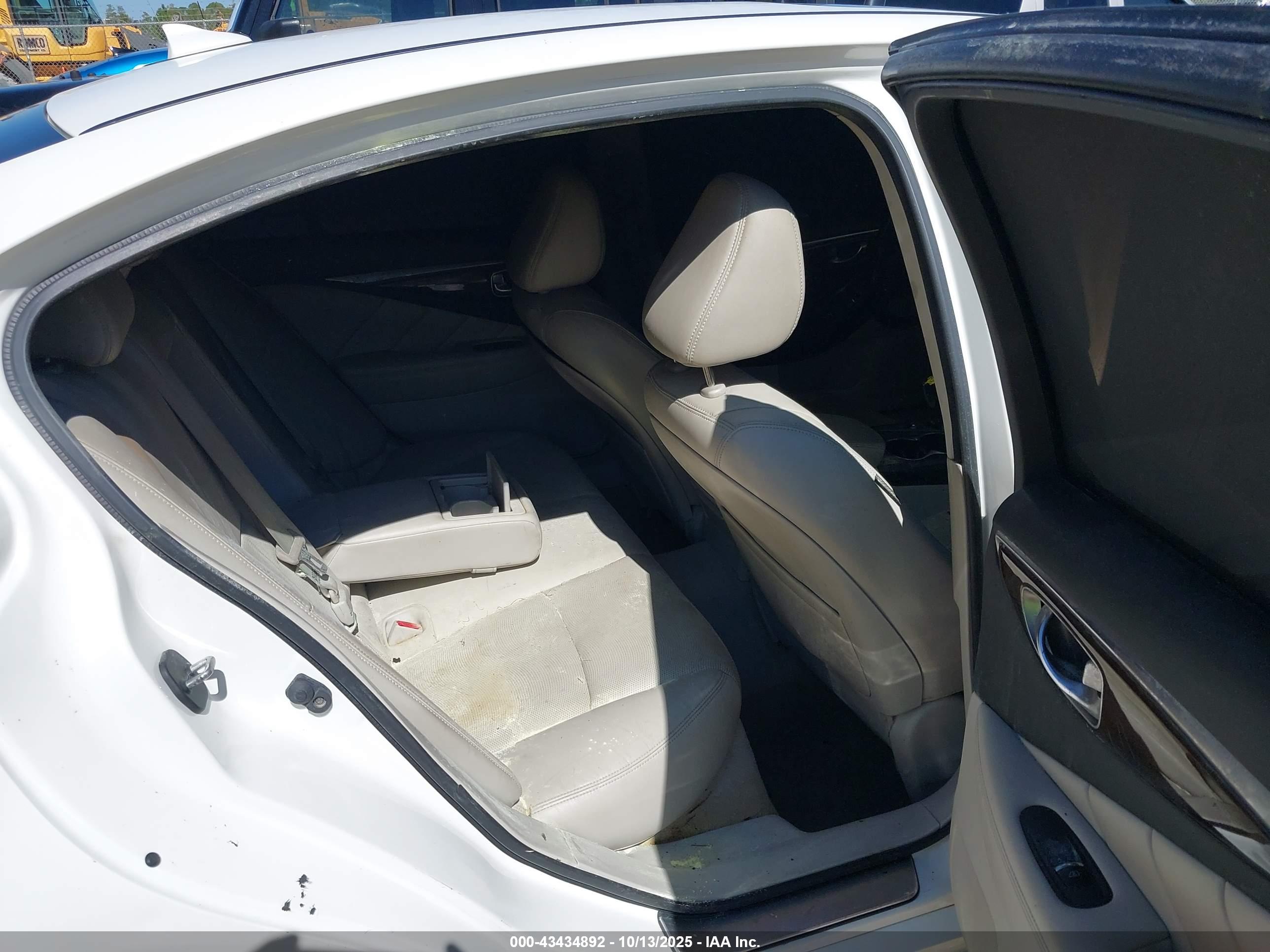 INFINITI Q50 image 8