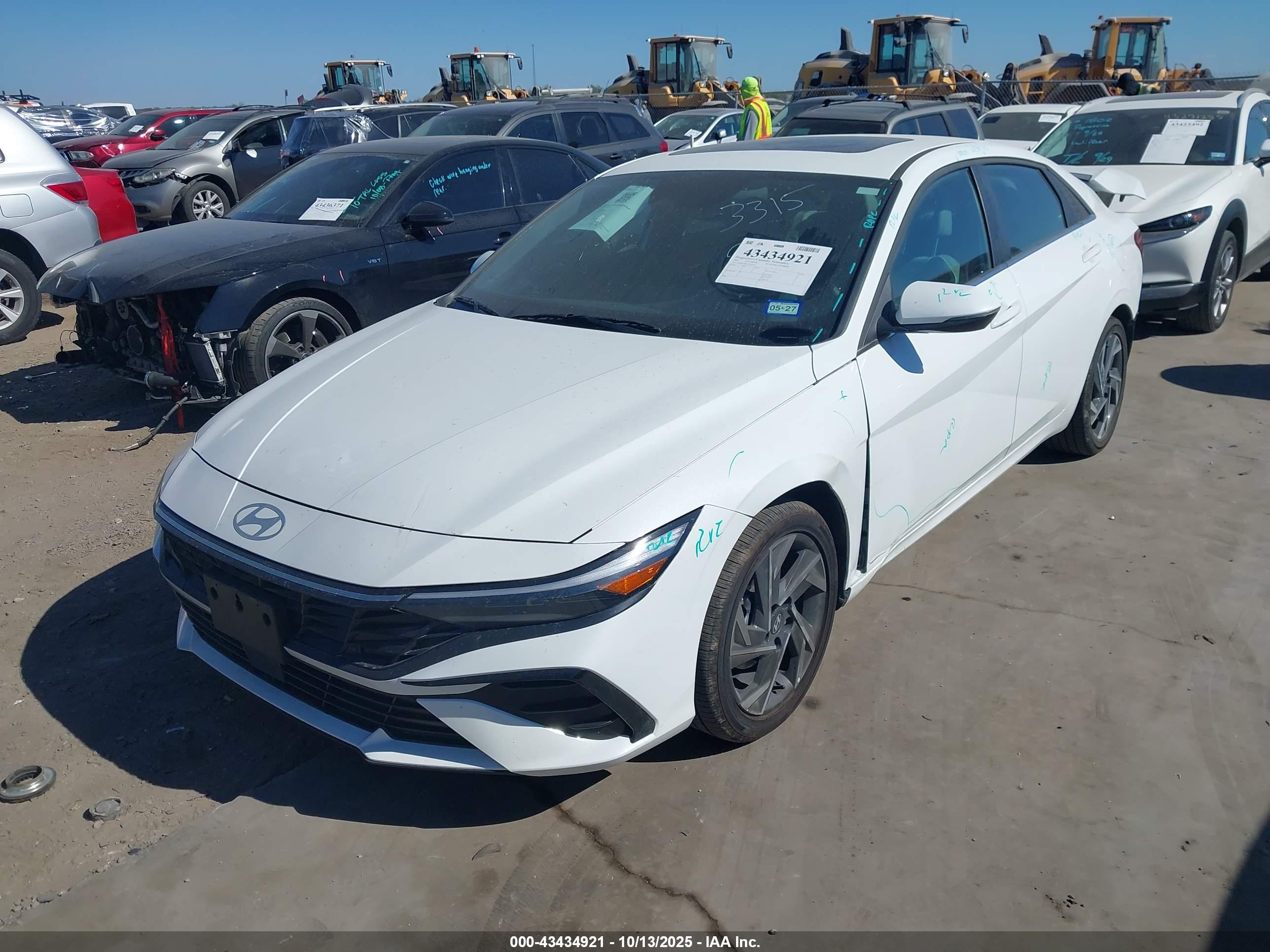 HYUNDAI ELANTRA image 2